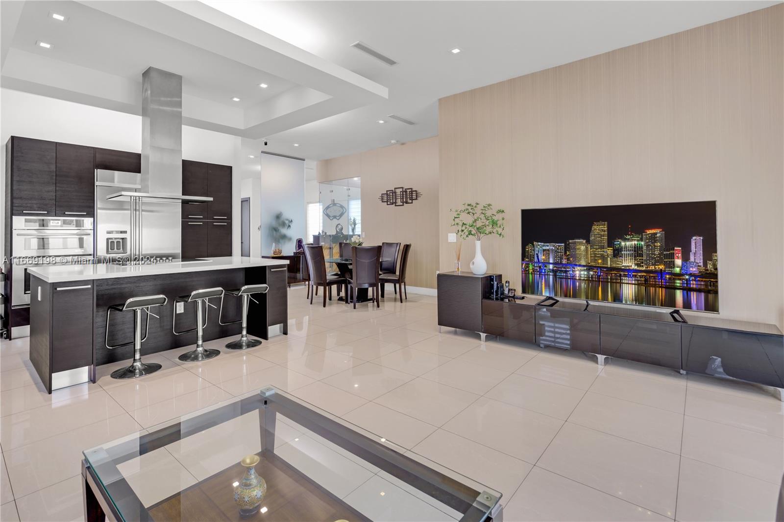 8280 NW 34th St