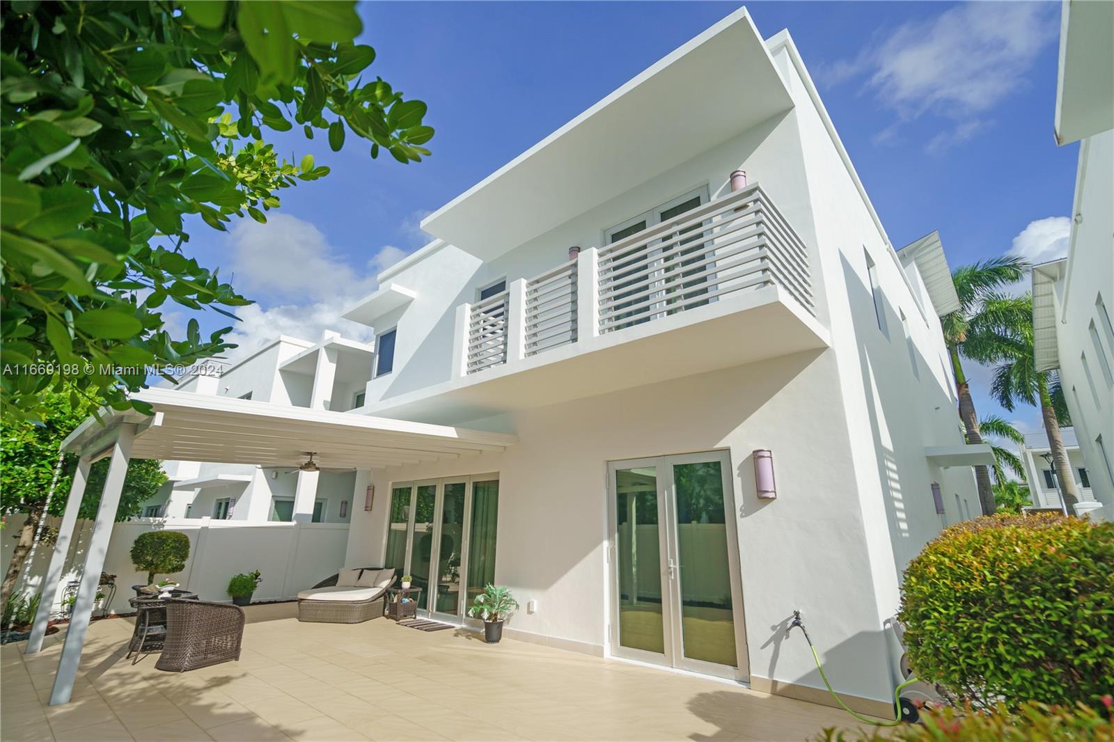 8280 NW 34th St