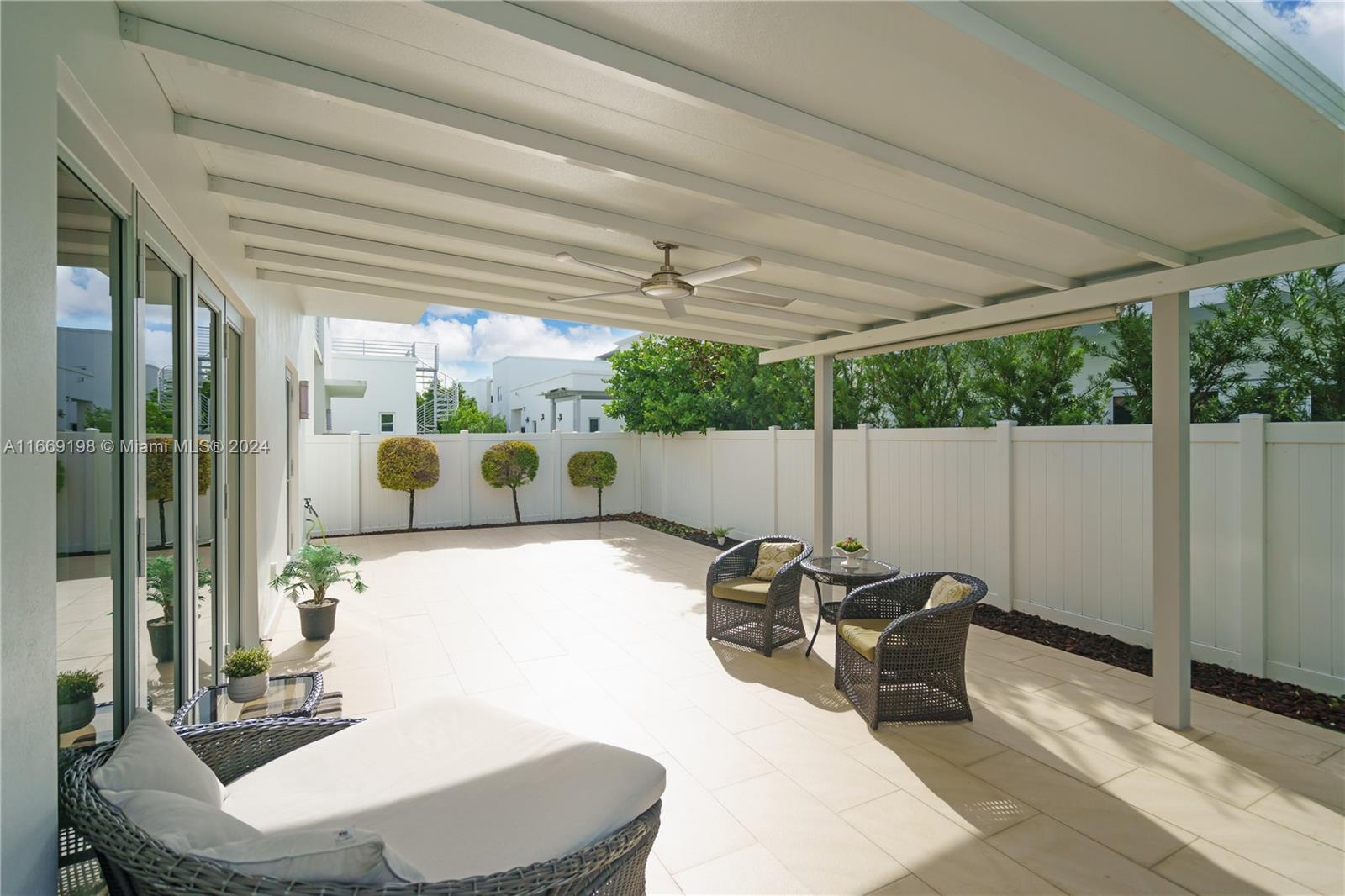 8280 NW 34th St
