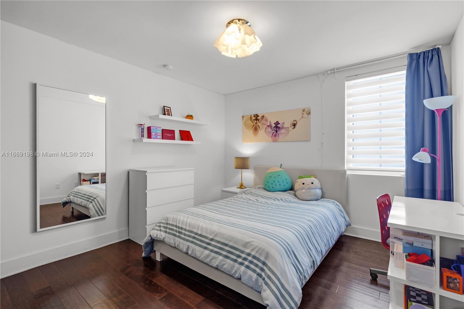 8280 NW 34th St