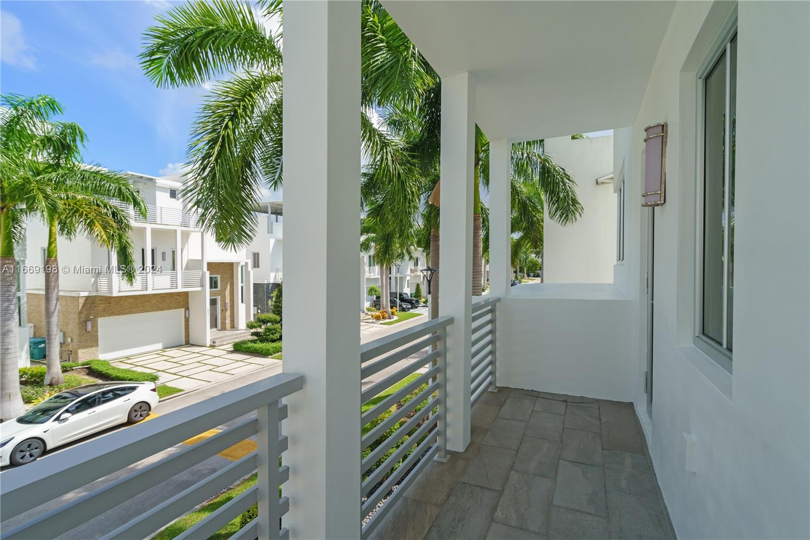 8280 NW 34th St