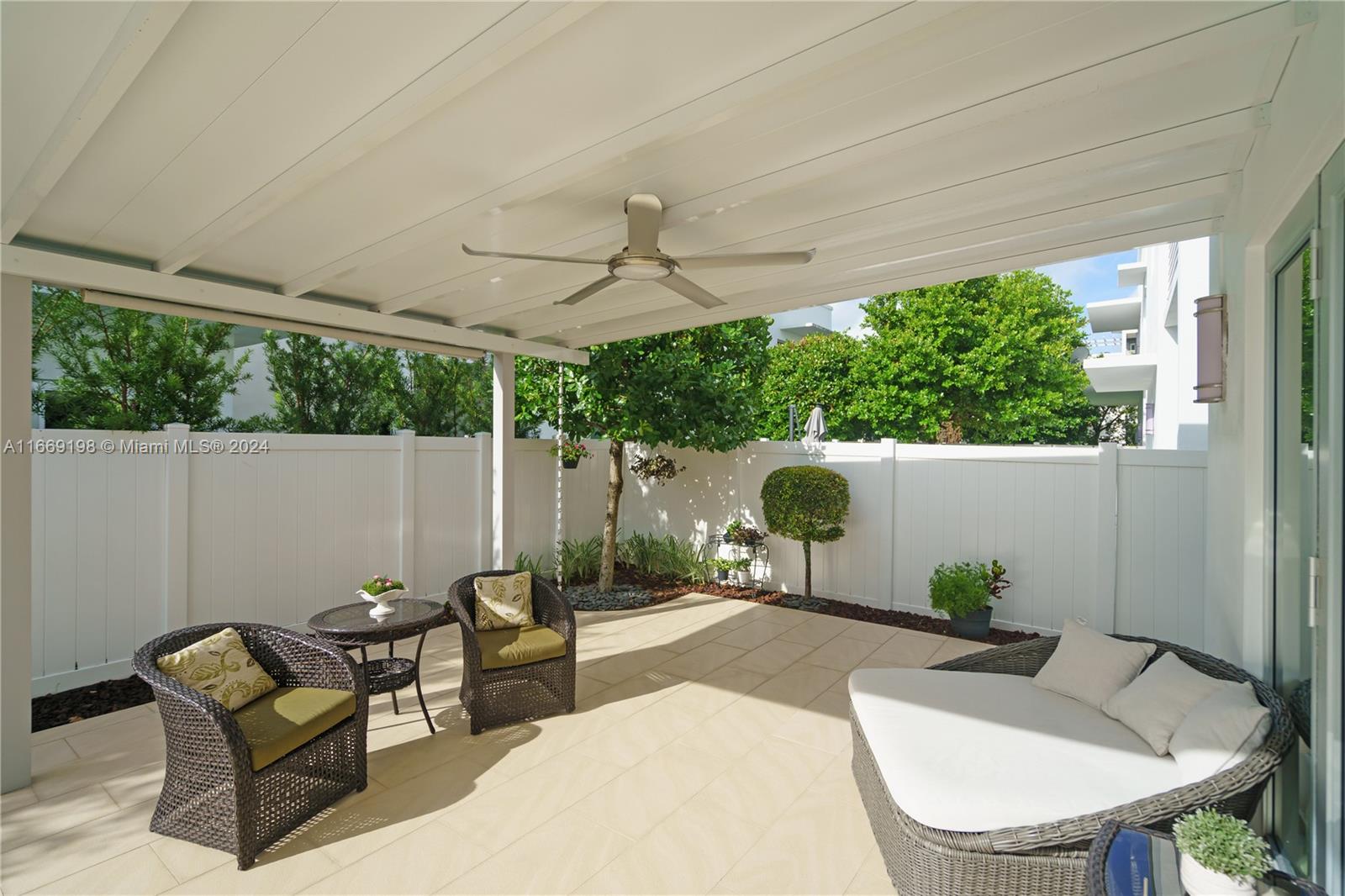 8280 NW 34th St