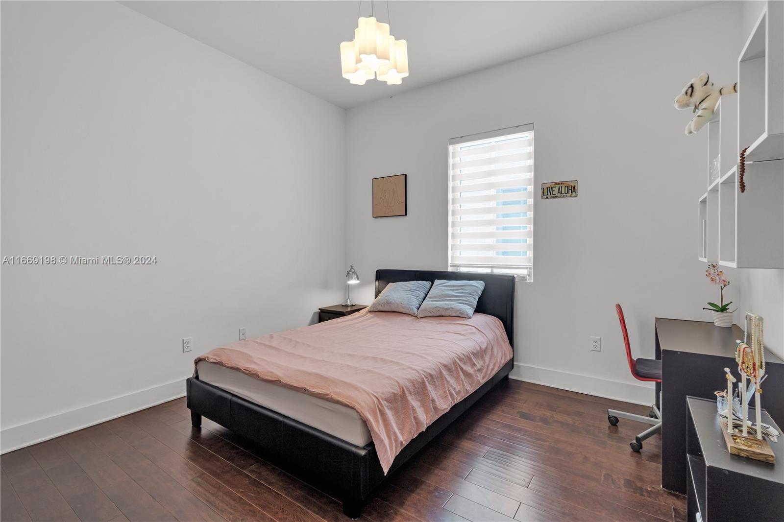 8280 NW 34th St