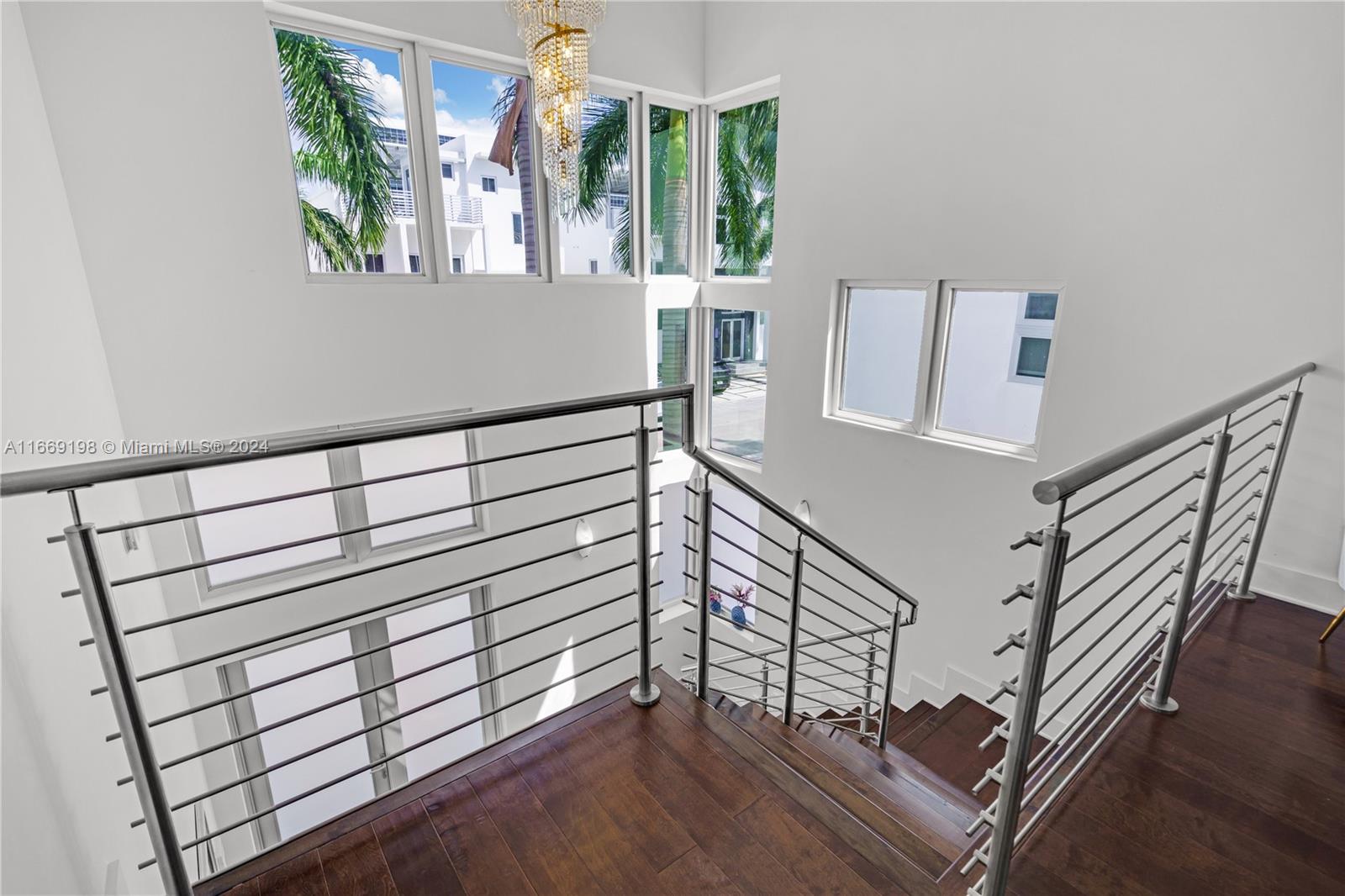 8280 NW 34th St
