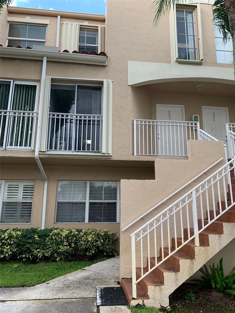 8660 NW 6th Ln # 203 Unit: 5-203