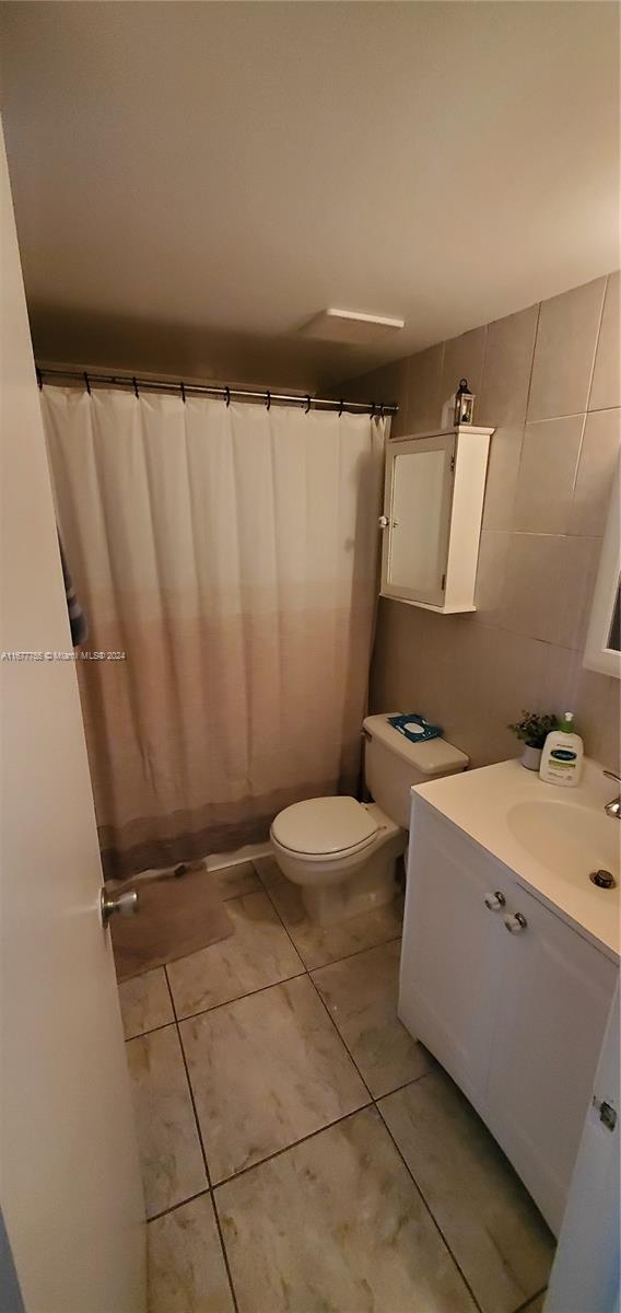 8660 NW 6th Ln # 203 Unit: 5-203