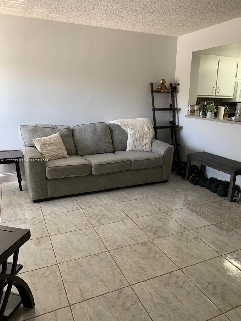 8660 NW 6th Ln # 203 Unit: 5-203