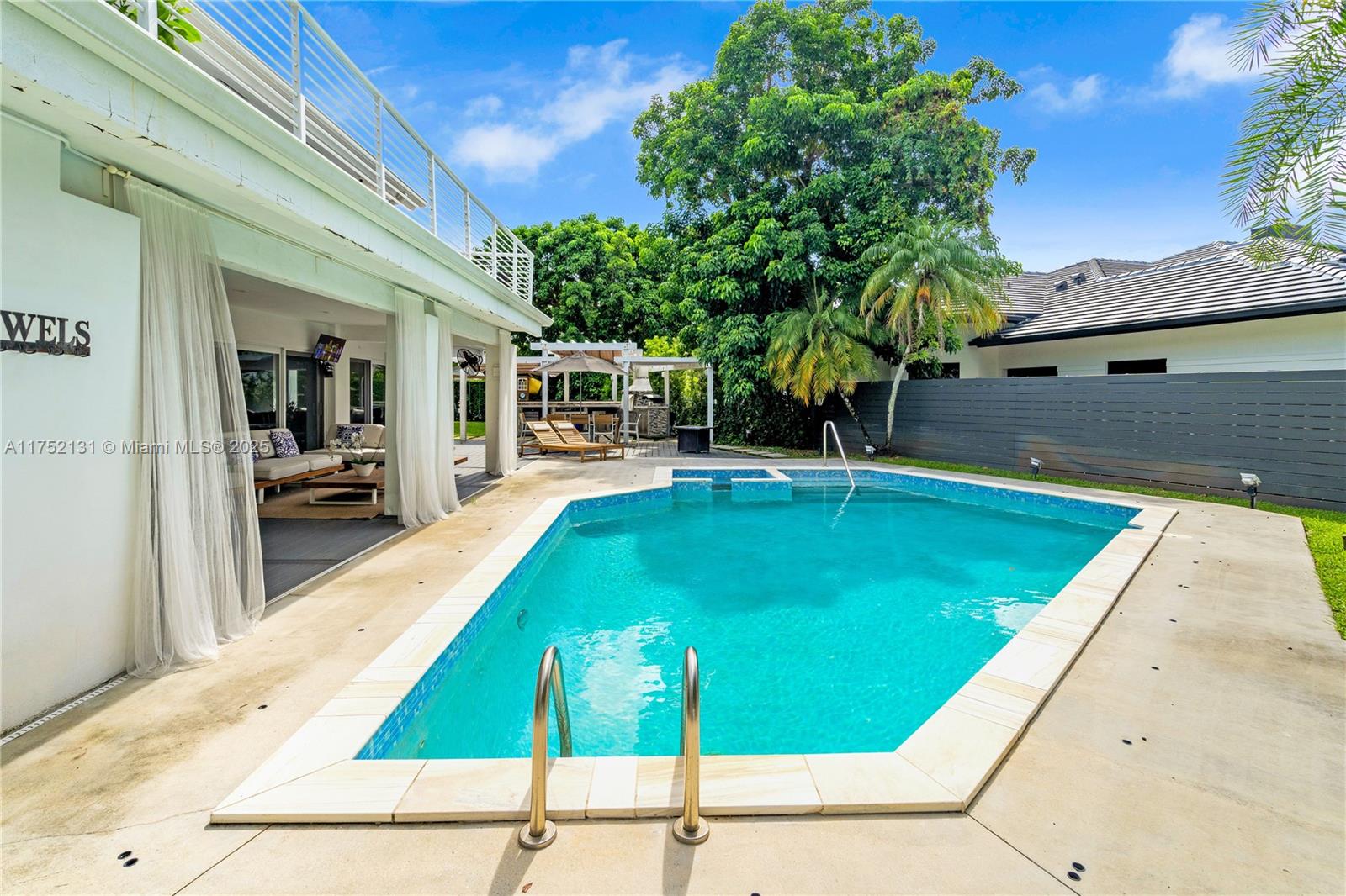 9473 NW 49th Doral Ln