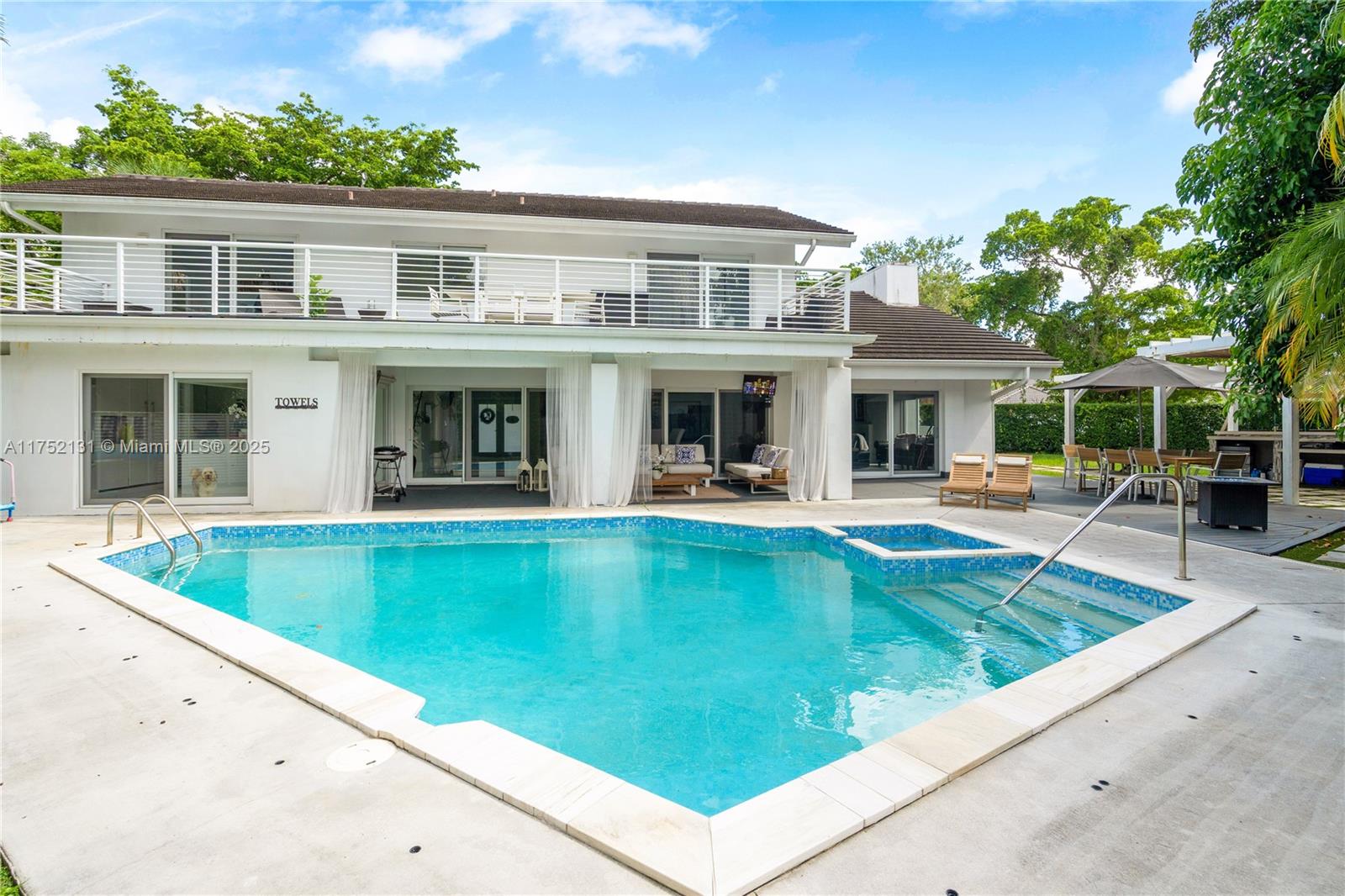 9473 NW 49th Doral Ln