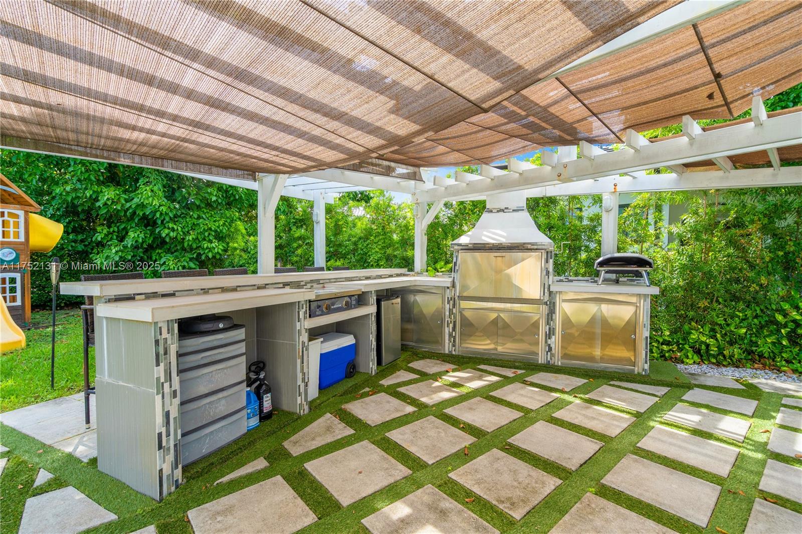 9473 NW 49th Doral Ln