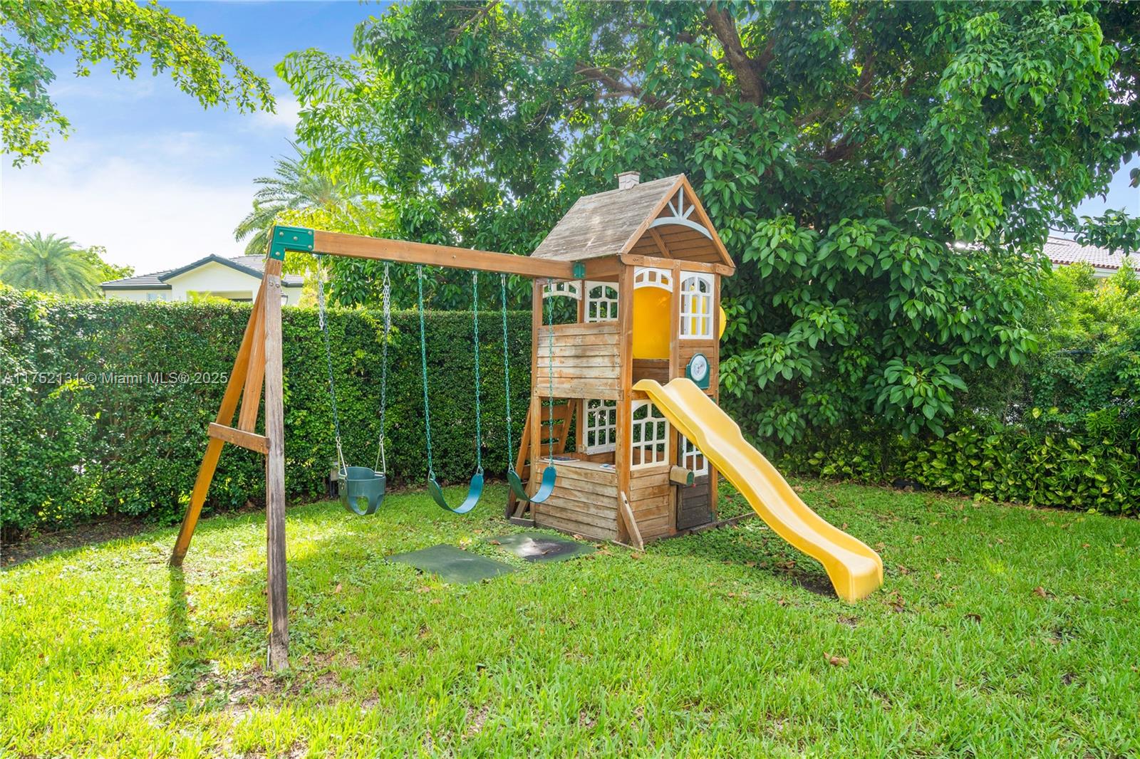 9473 NW 49th Doral Ln