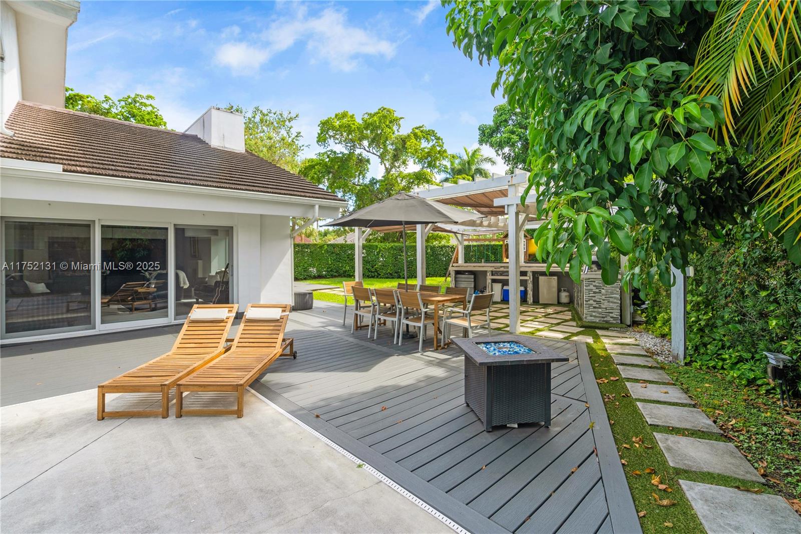 9473 NW 49th Doral Ln