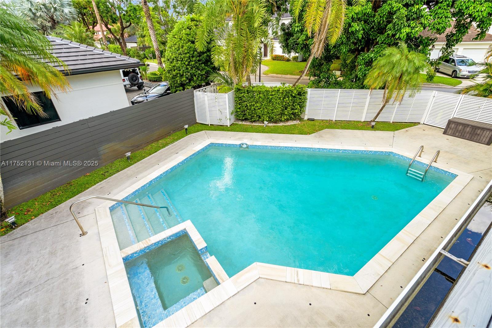 9473 NW 49th Doral Ln