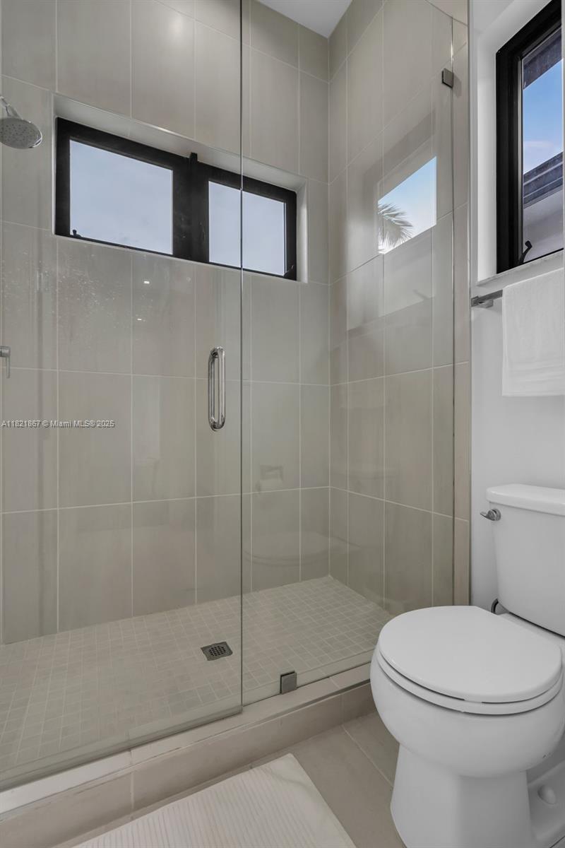 8127 NW 48th Ter
