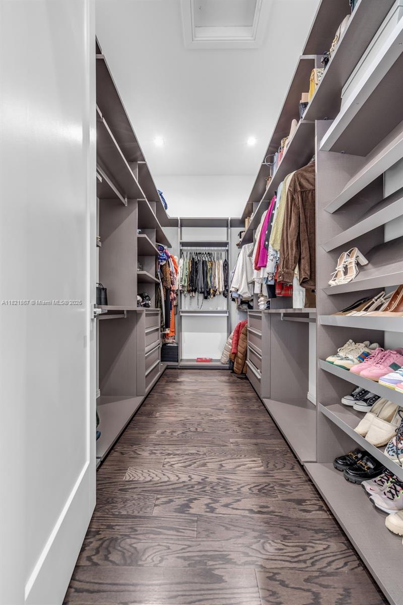 8127 NW 48th Ter