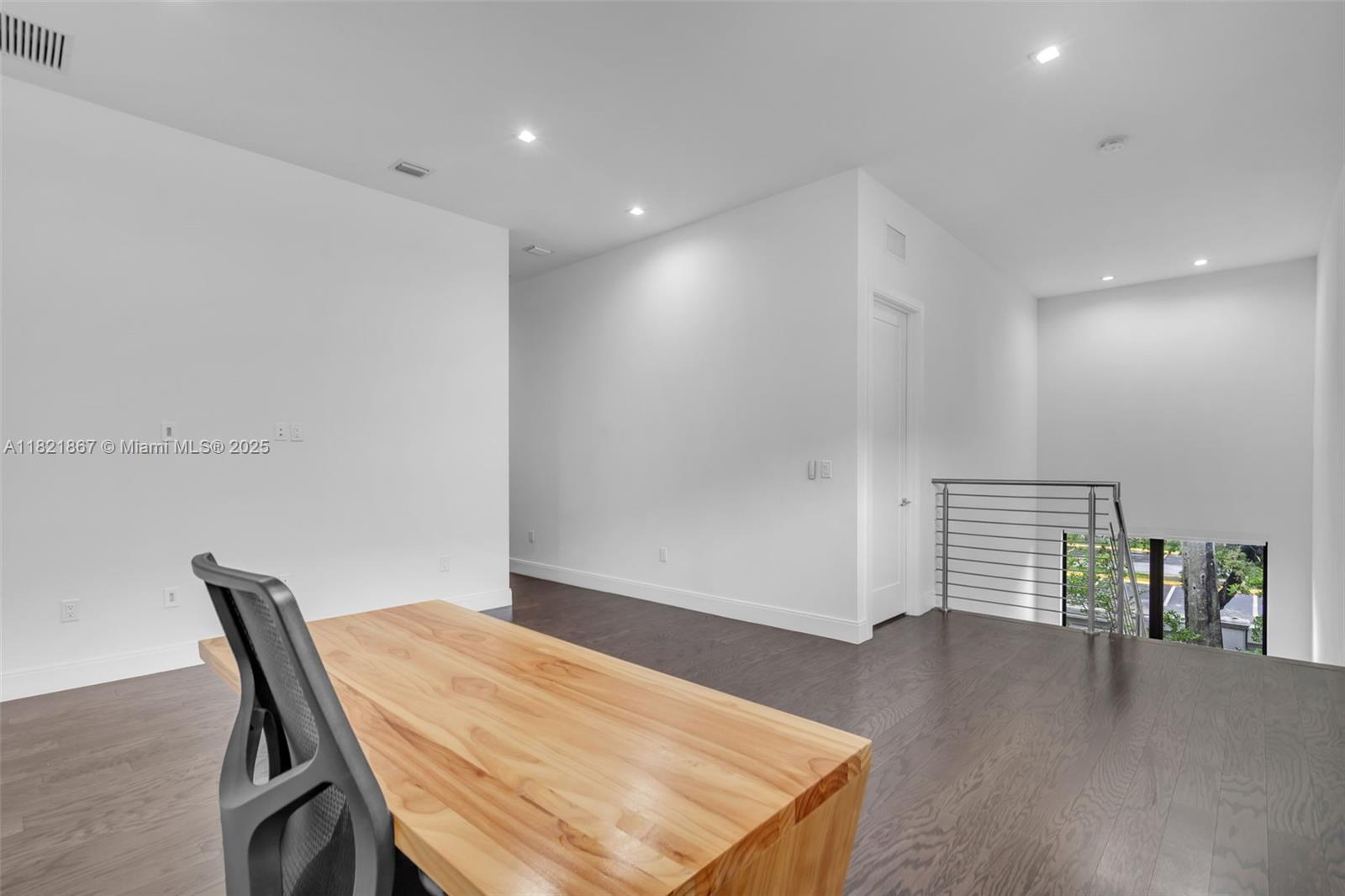 8127 NW 48th Ter