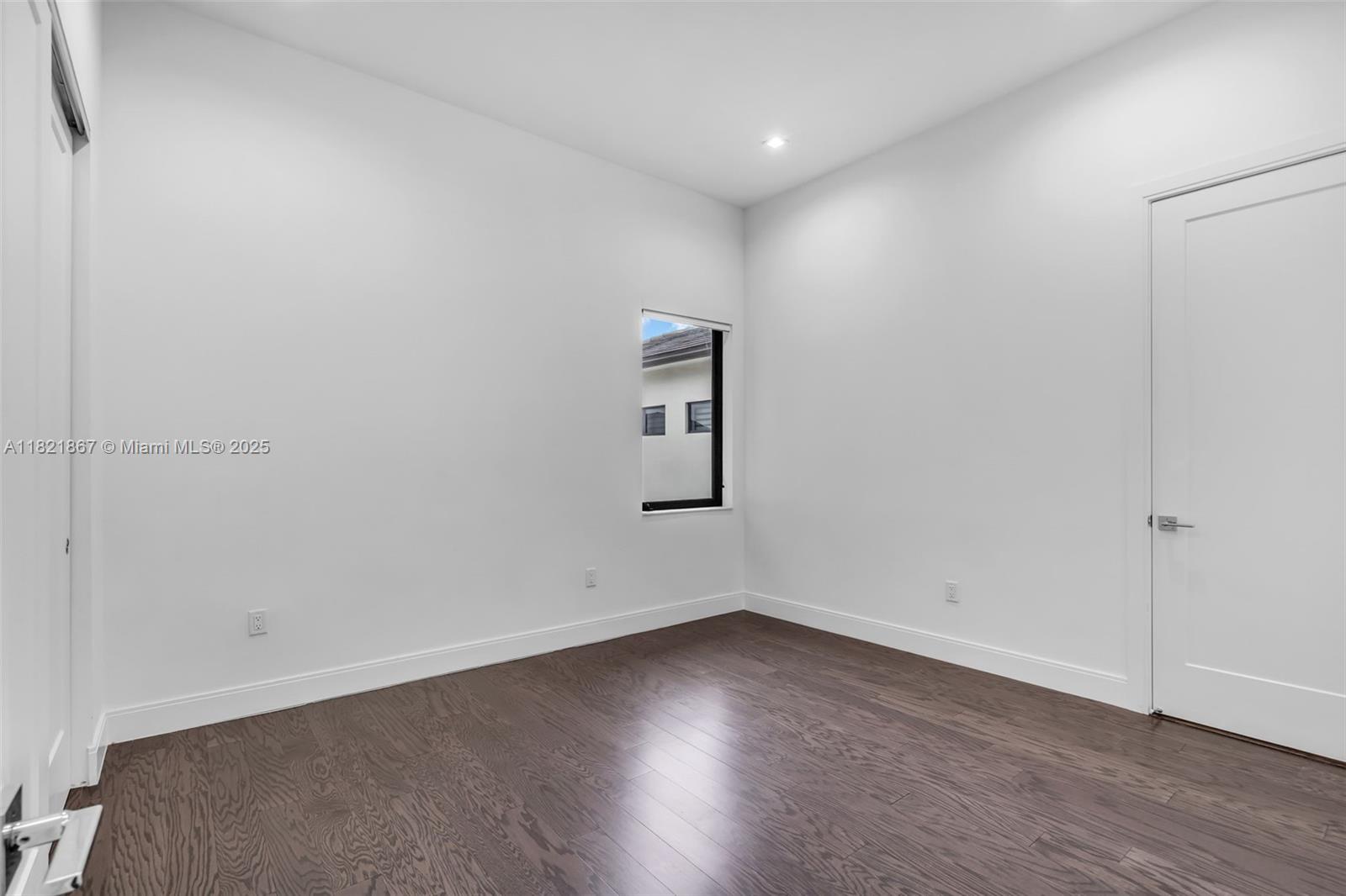 8127 NW 48th Ter