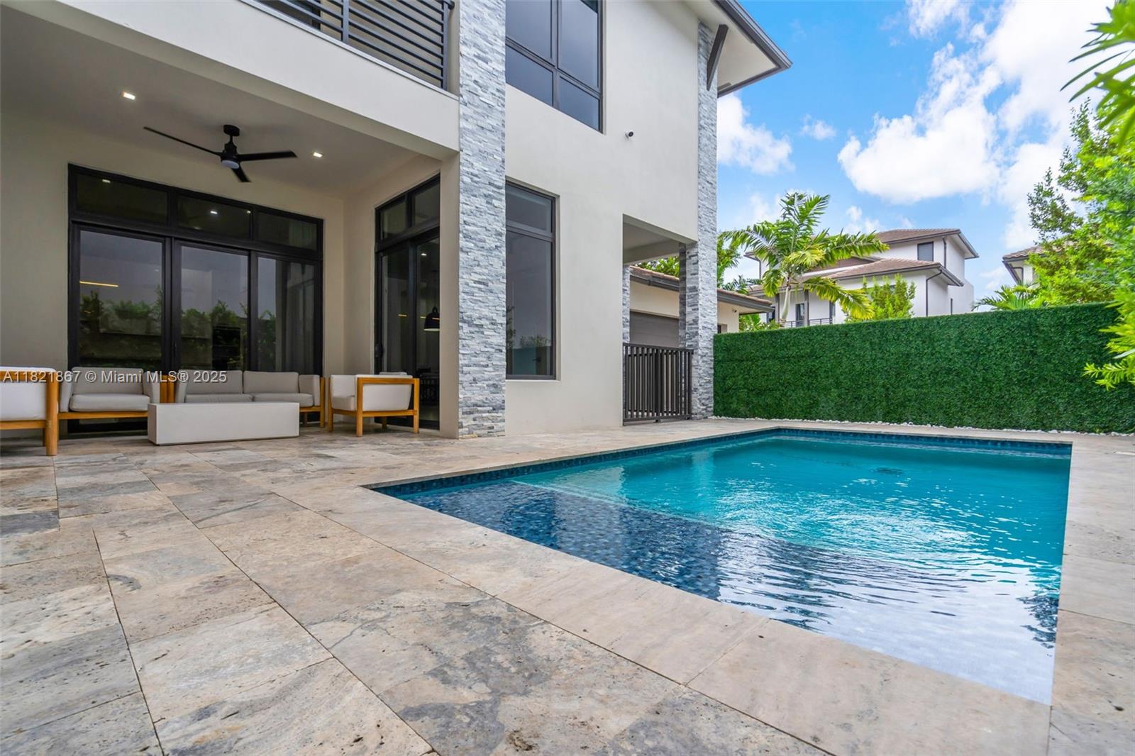 8127 NW 48th Ter