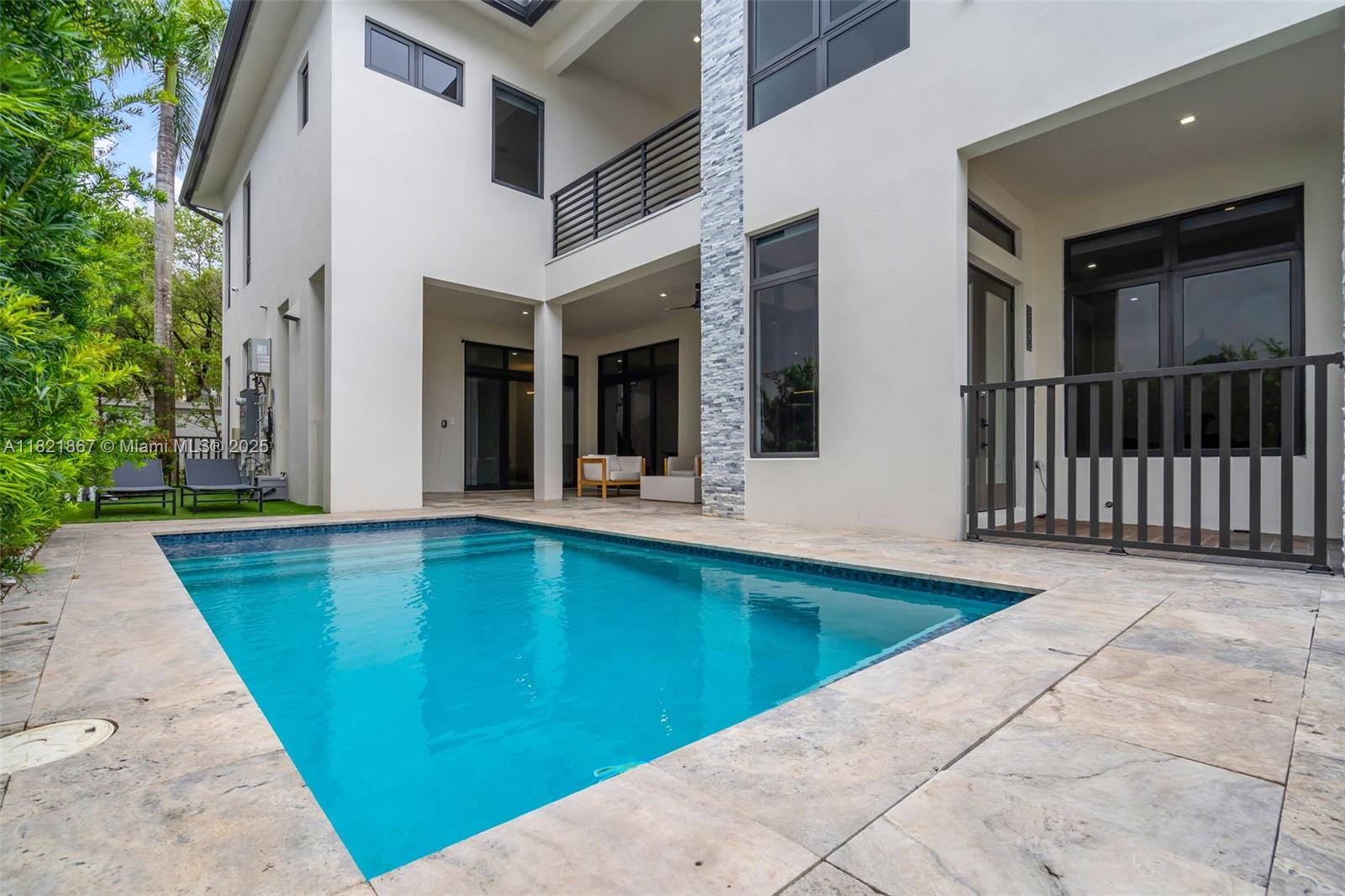 8127 NW 48th Ter