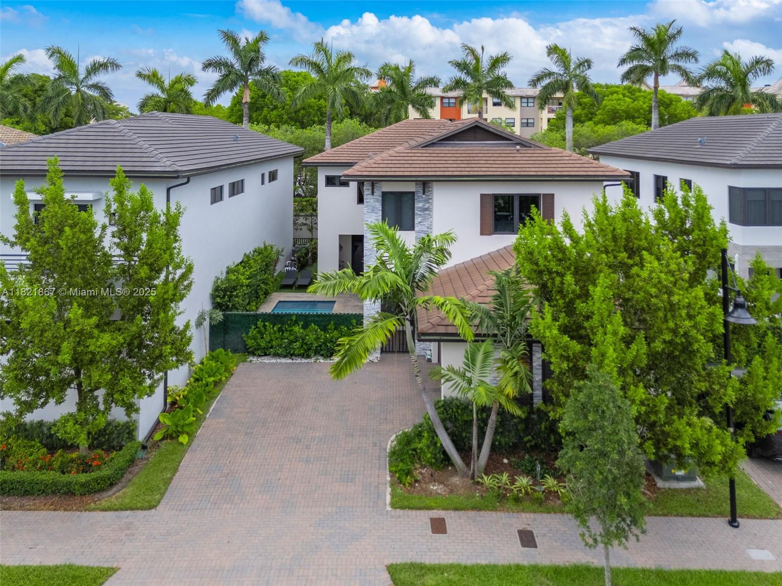 8127 NW 48th Ter