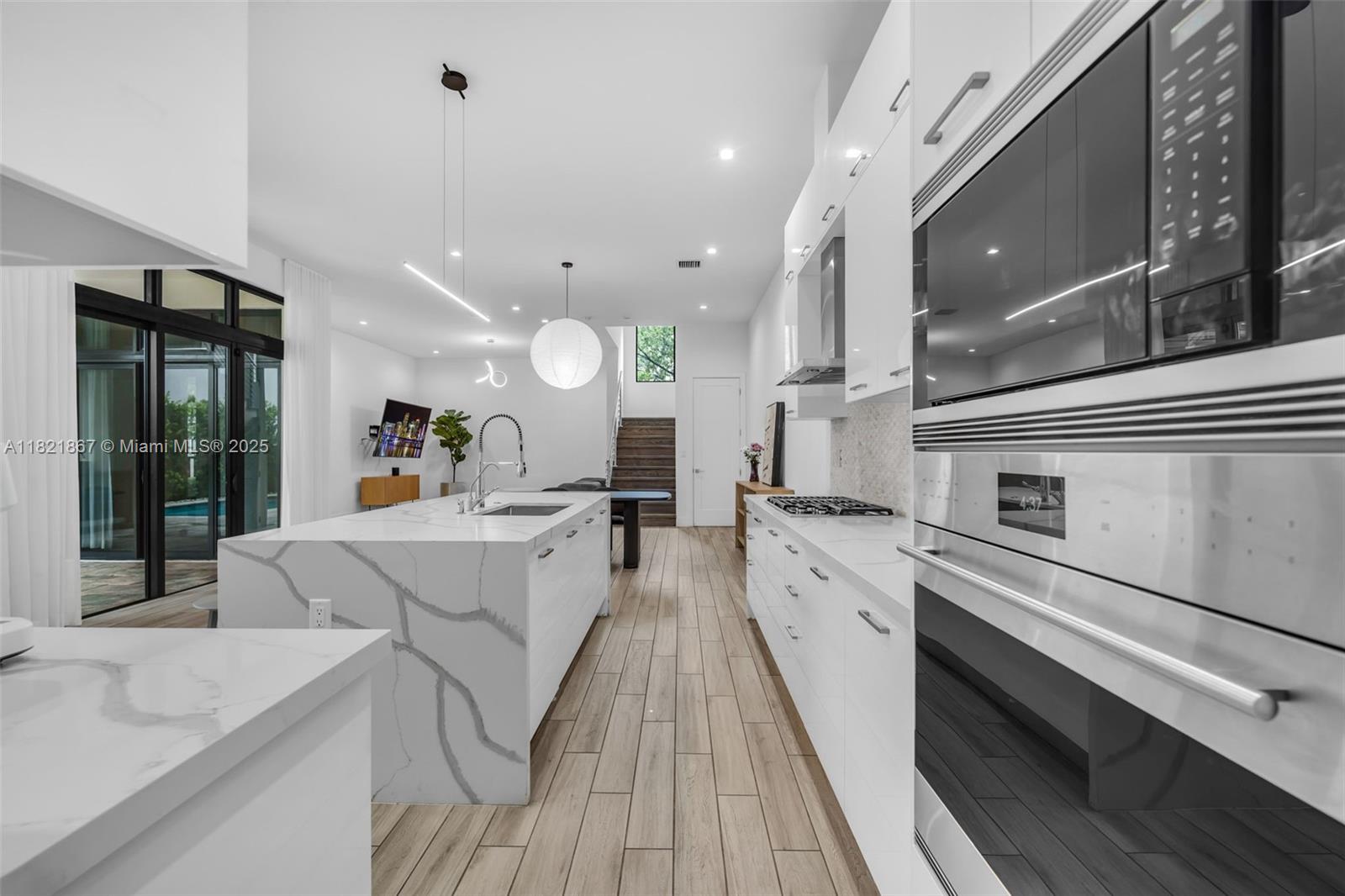 8127 NW 48th Ter