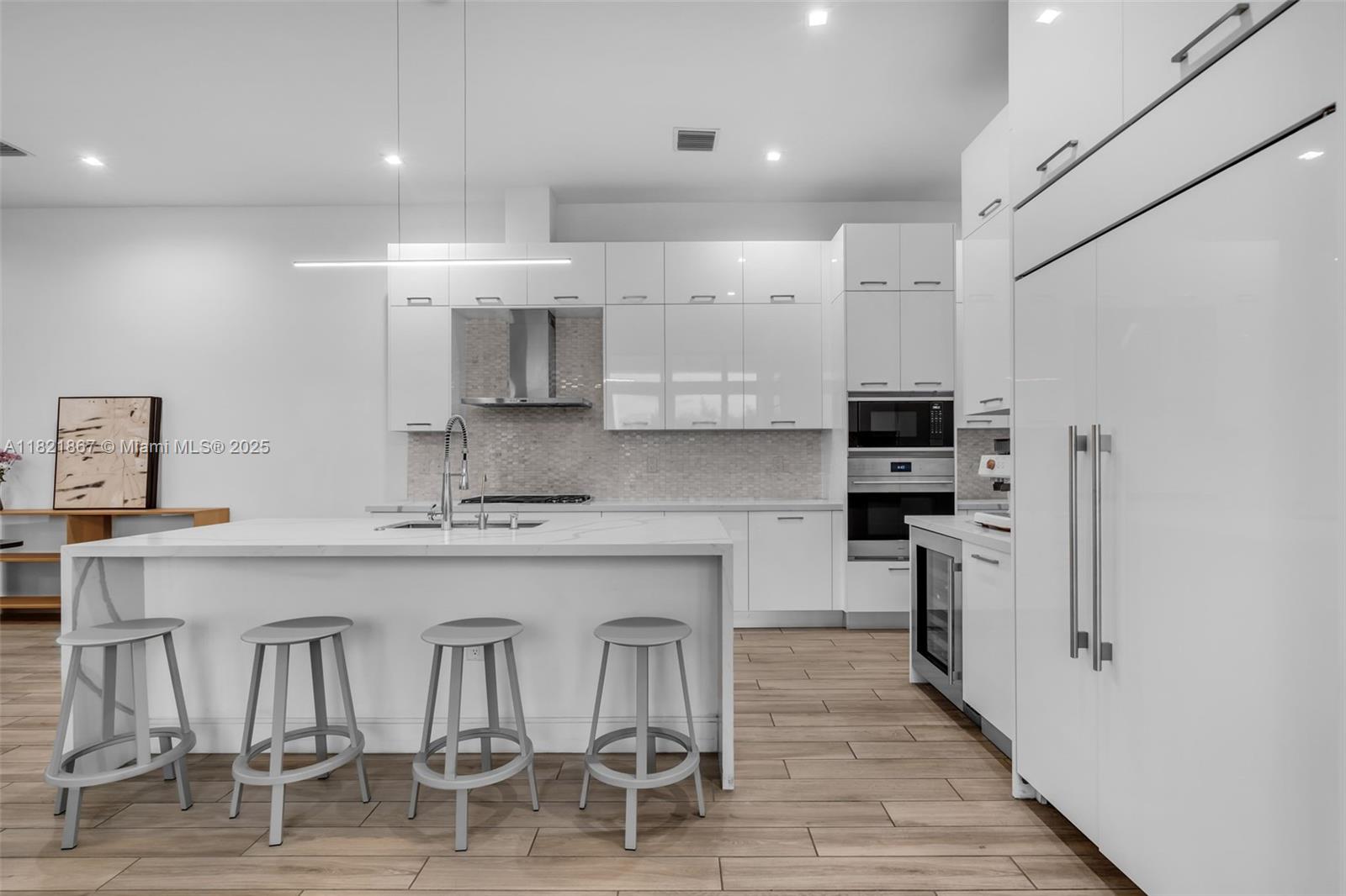 8127 NW 48th Ter