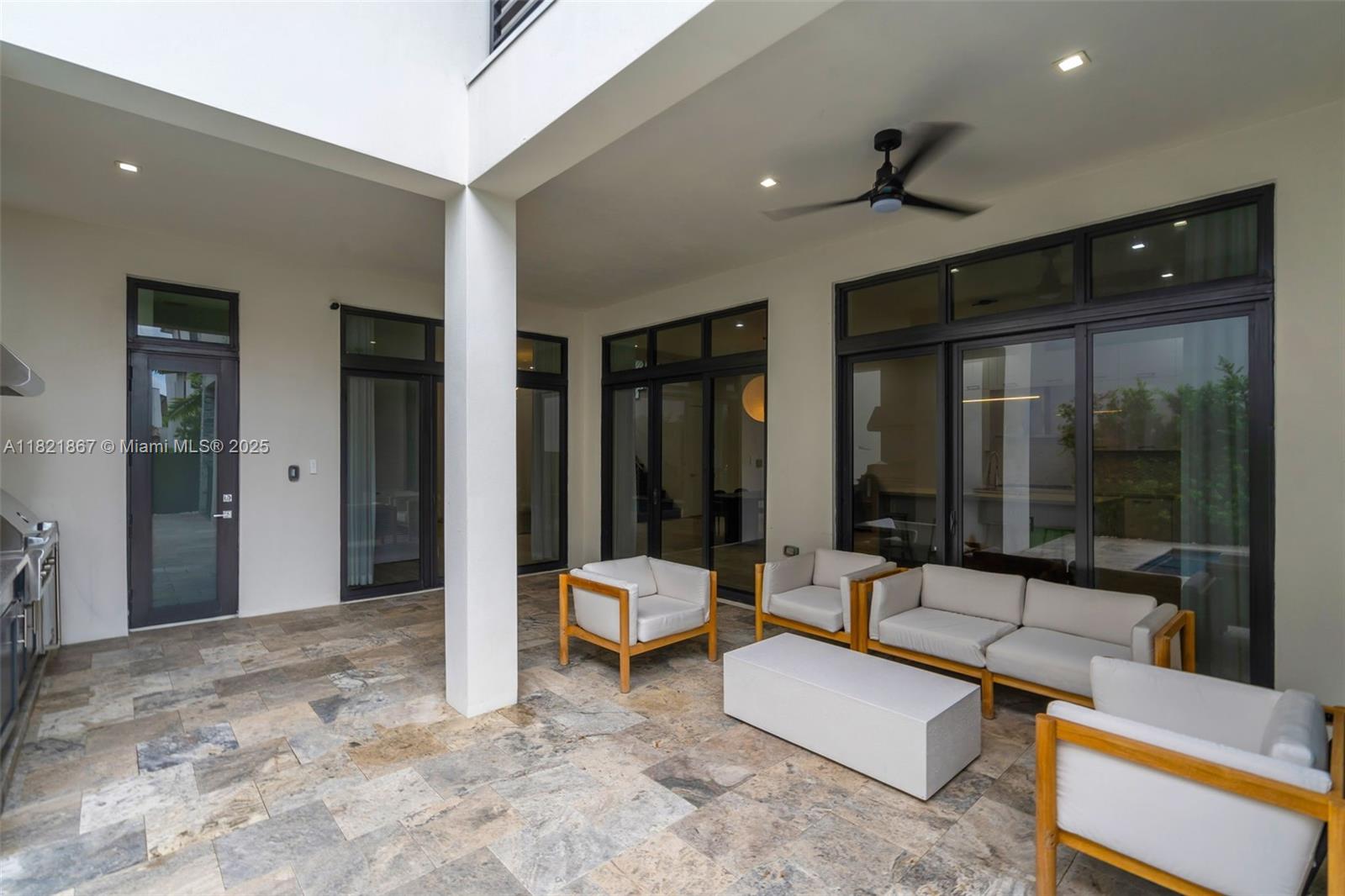 8127 NW 48th Ter
