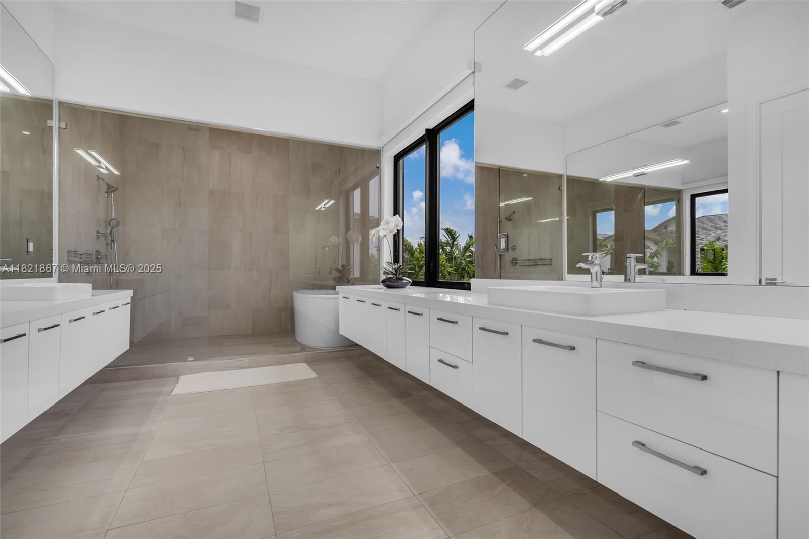 8127 NW 48th Ter