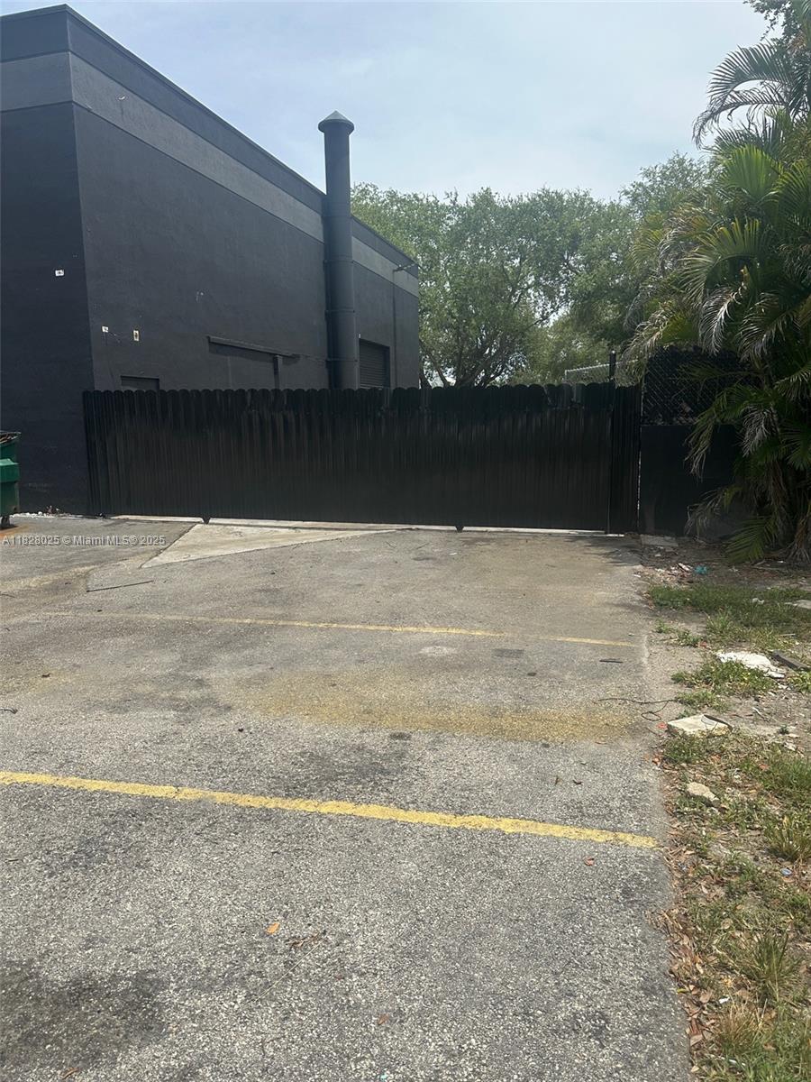 10431 NW 26th St