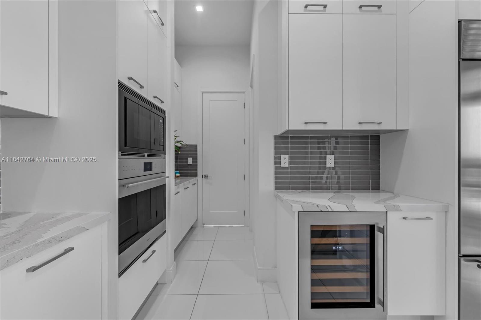 8109 NW 48th Ter