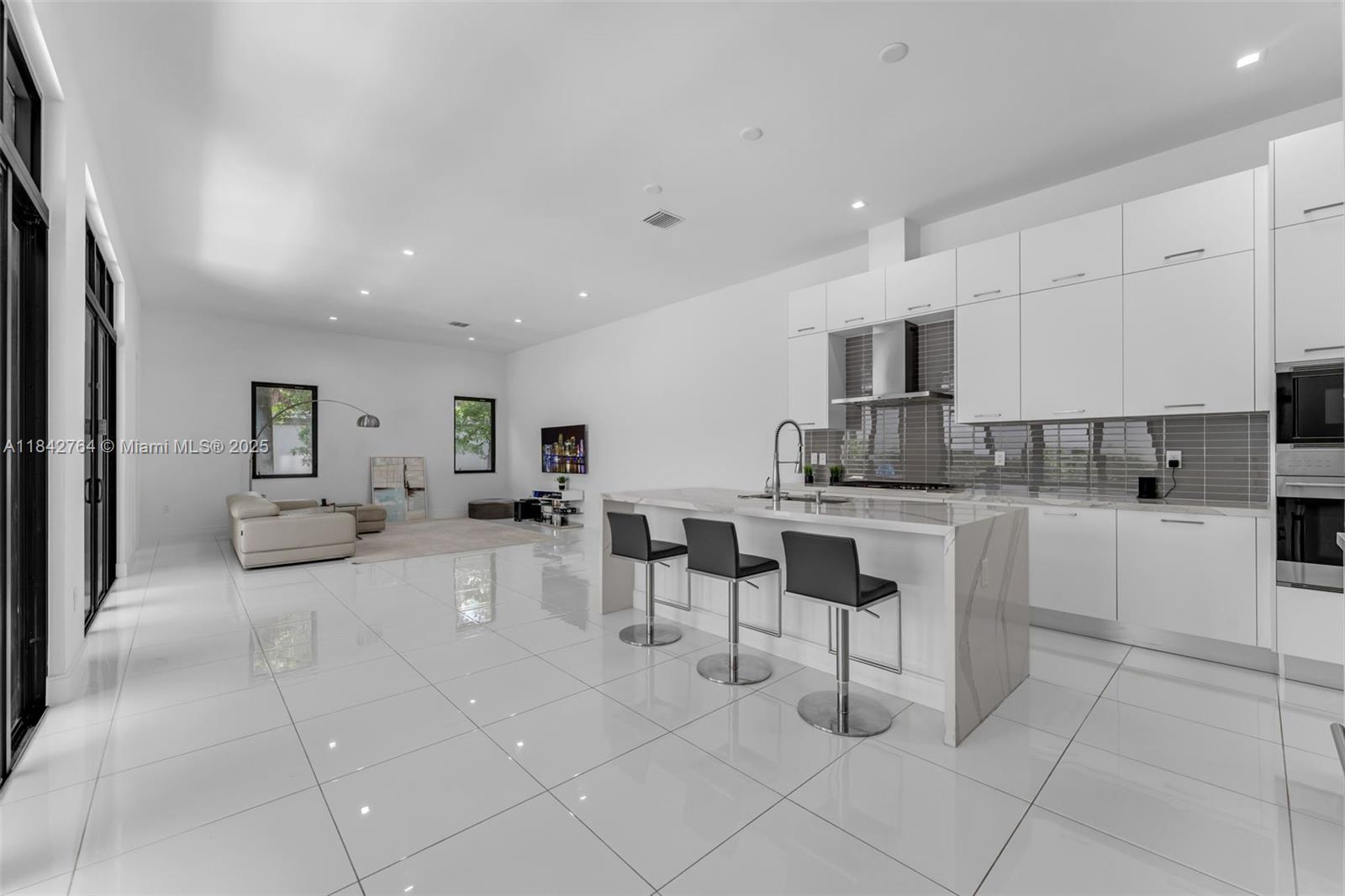 8109 NW 48th Ter