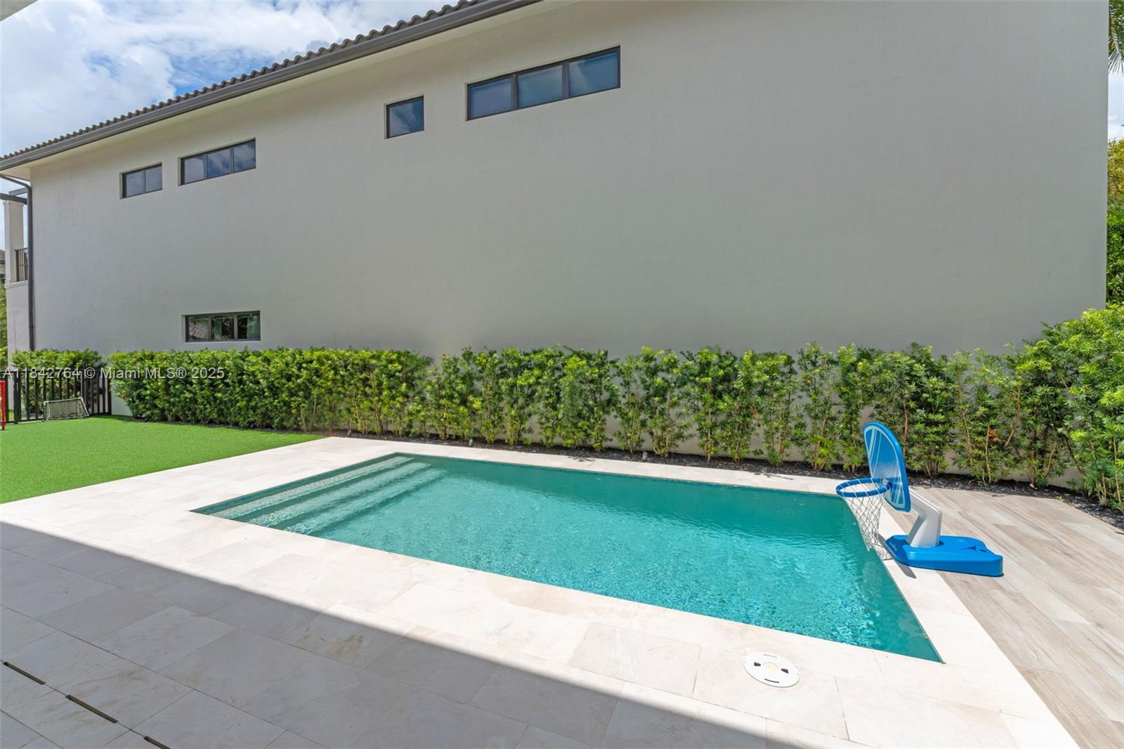8109 NW 48th Ter