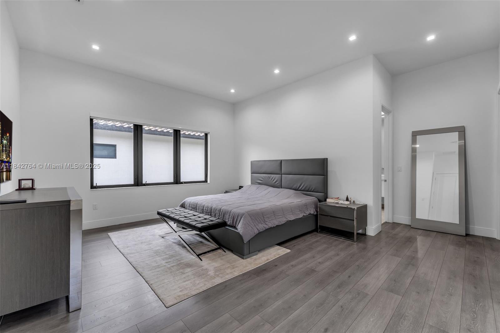 8109 NW 48th Ter
