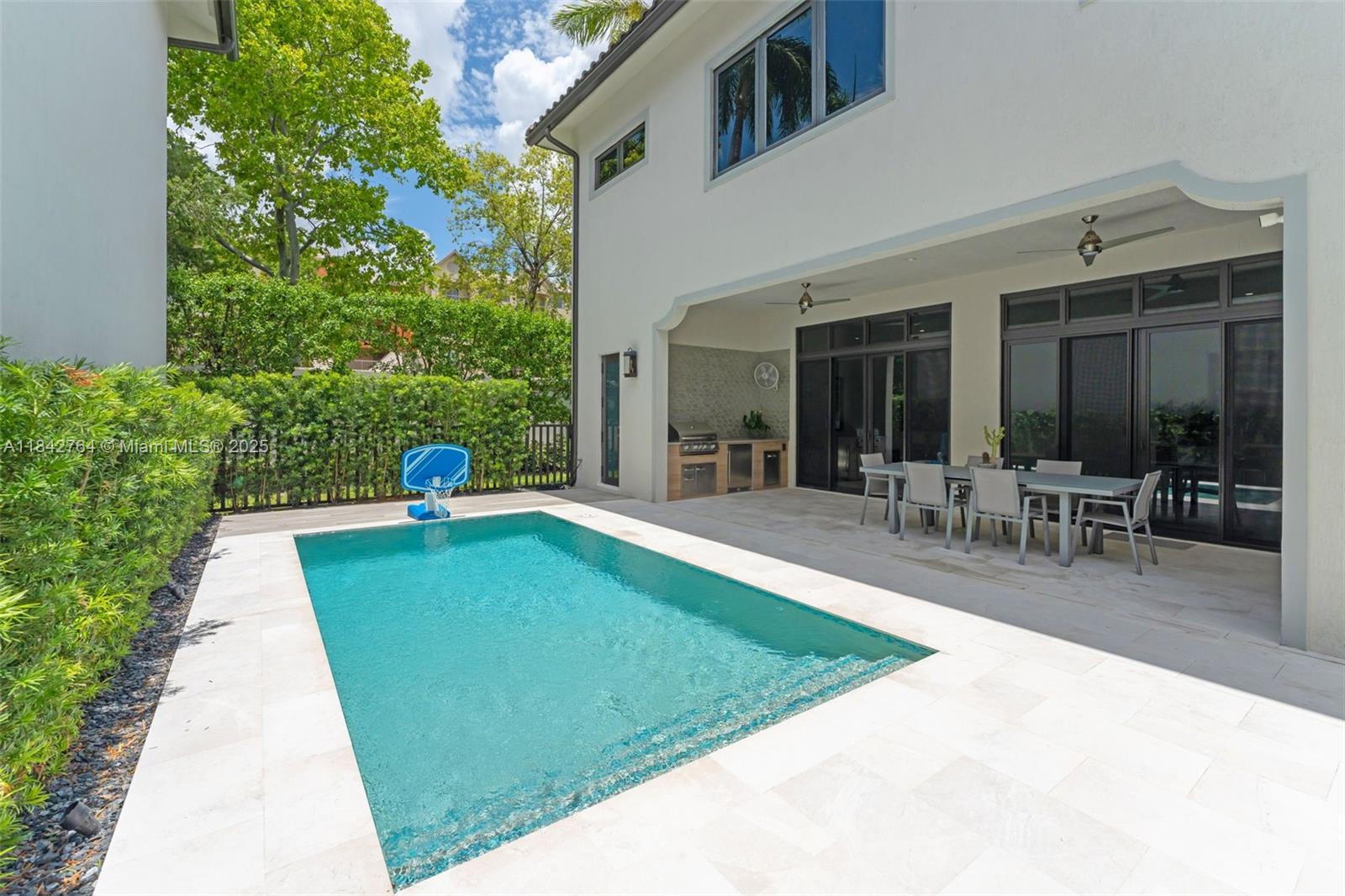 8109 NW 48th Ter