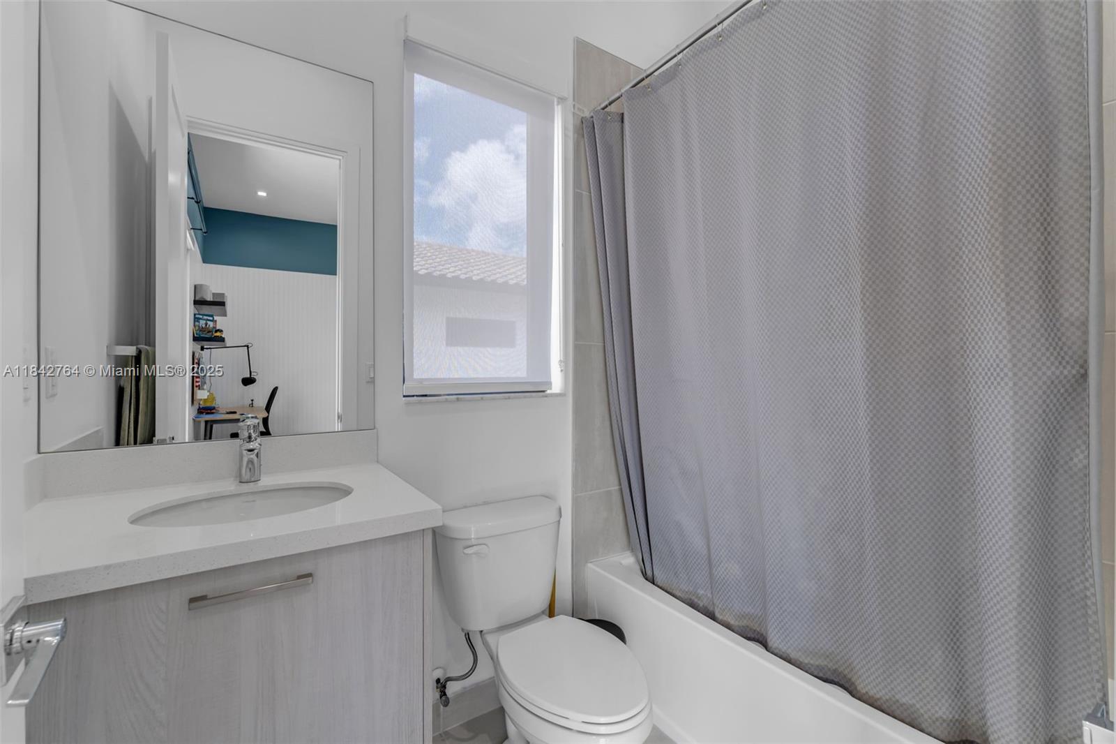 8109 NW 48th Ter