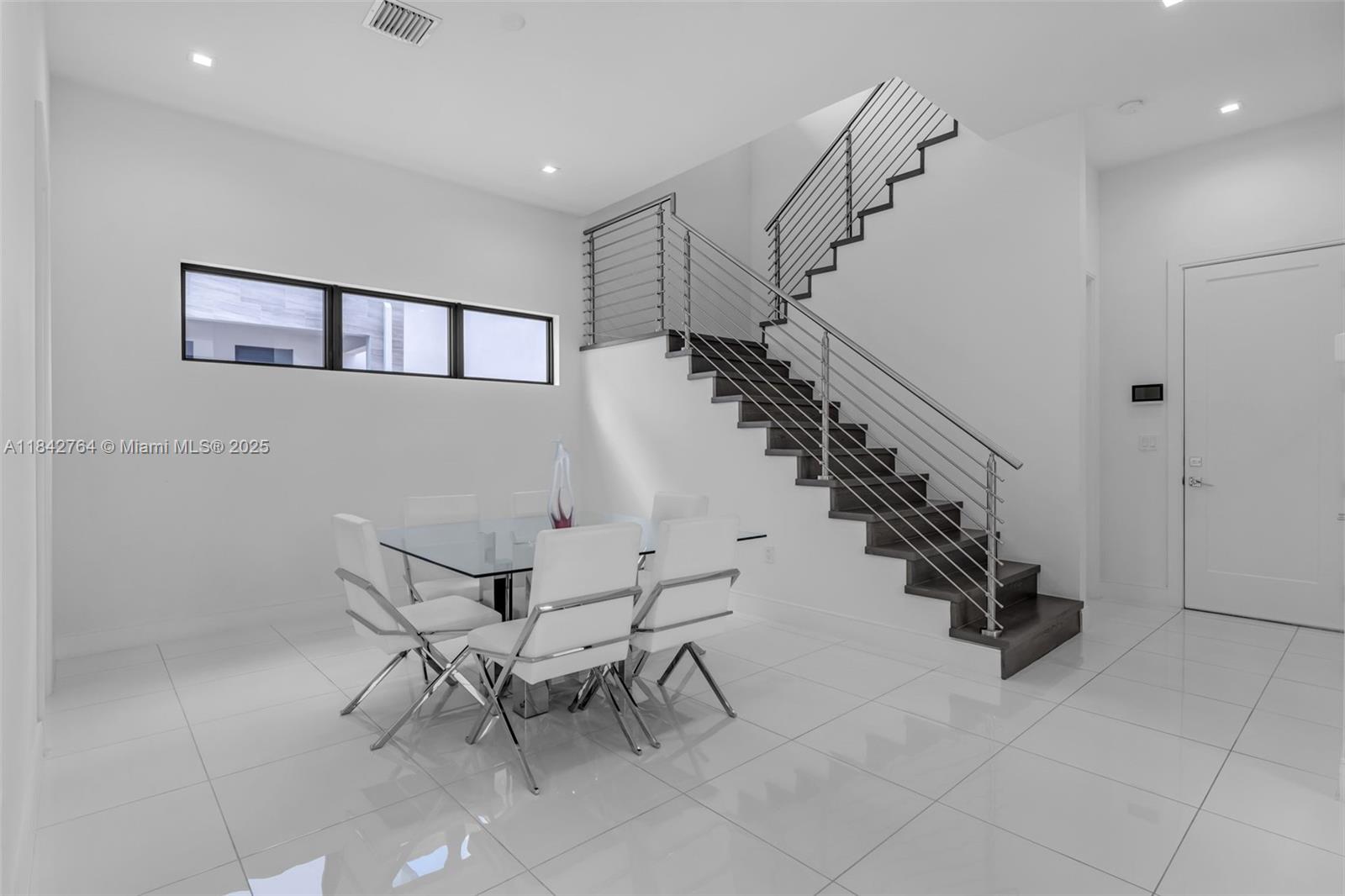 8109 NW 48th Ter