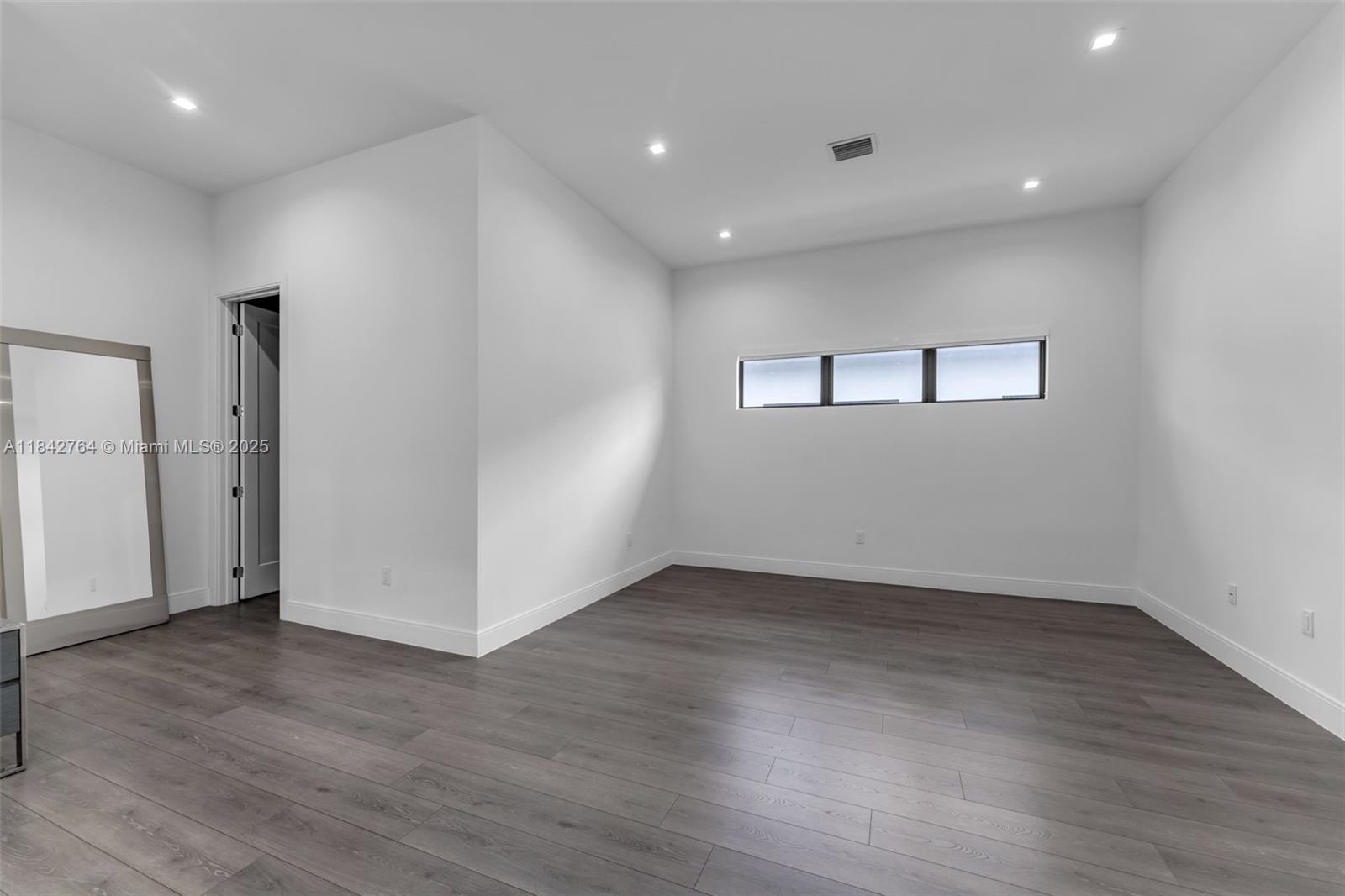 8109 NW 48th Ter