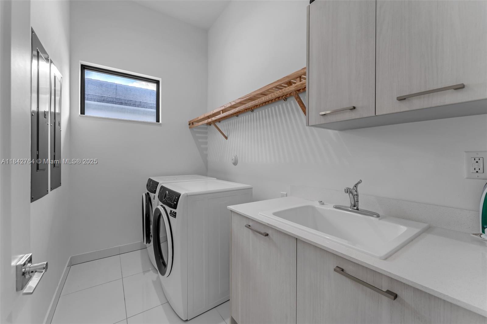 8109 NW 48th Ter
