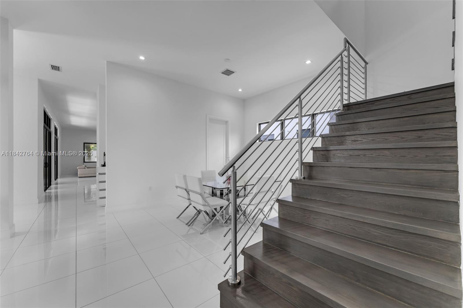 8109 NW 48th Ter