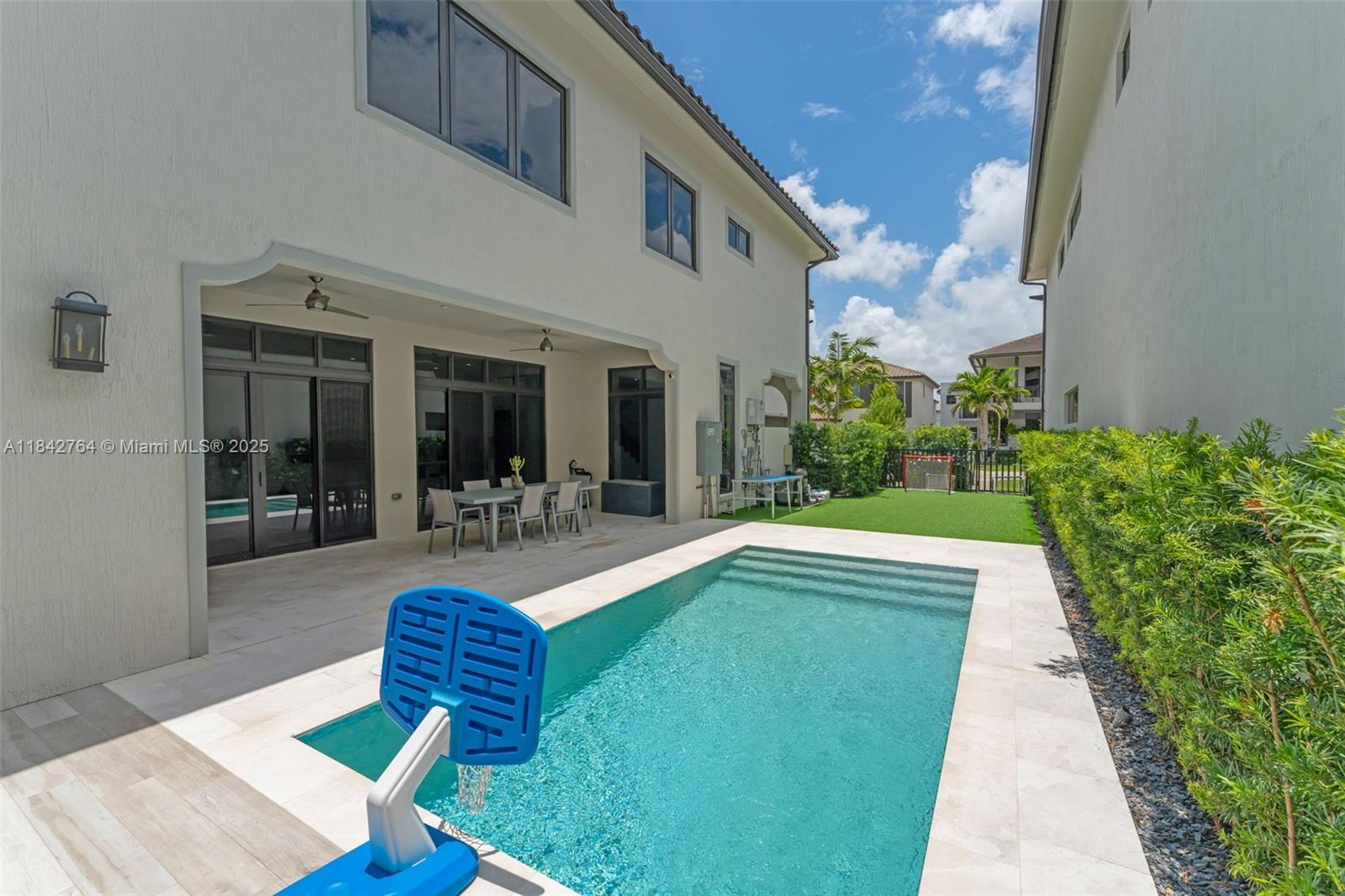 8109 NW 48th Ter