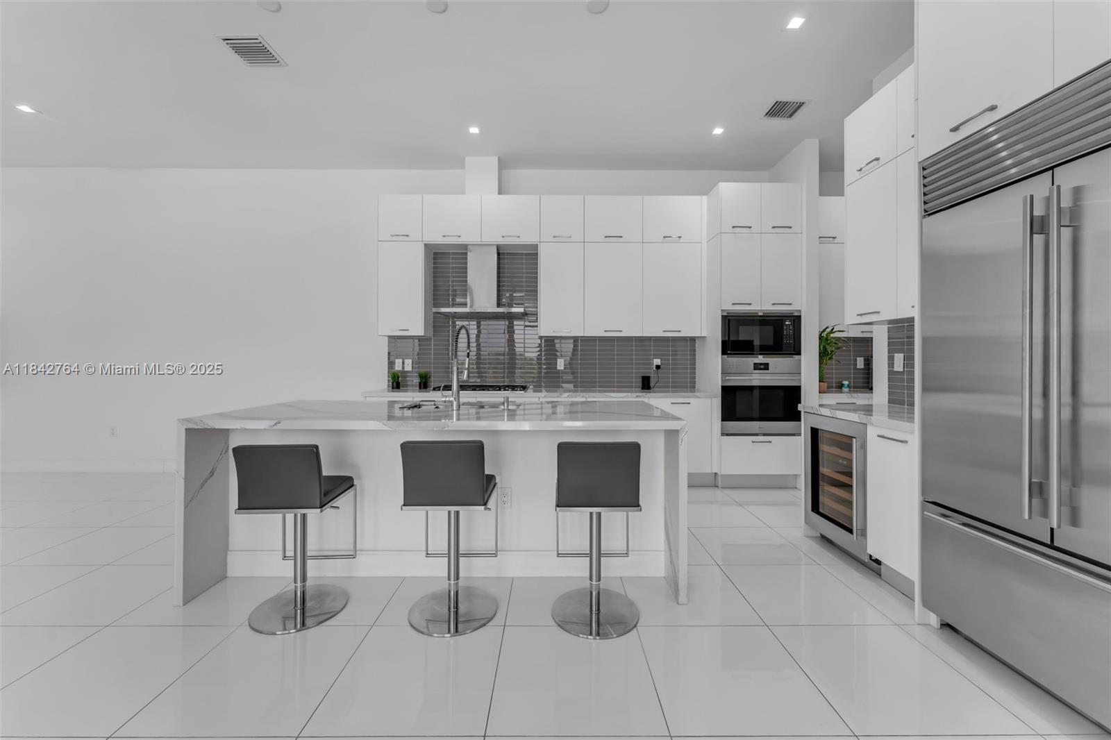 8109 NW 48th Ter