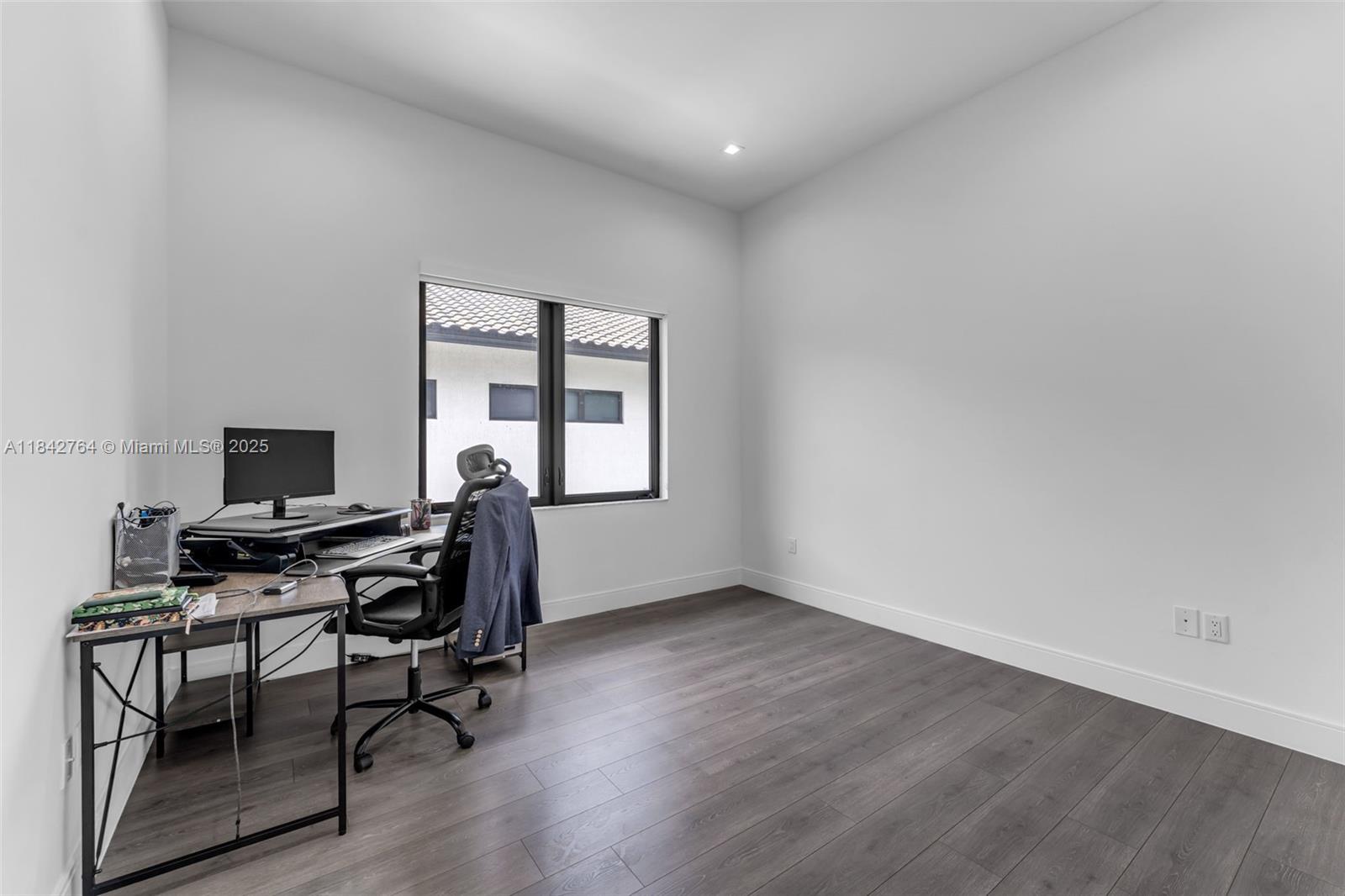8109 NW 48th Ter
