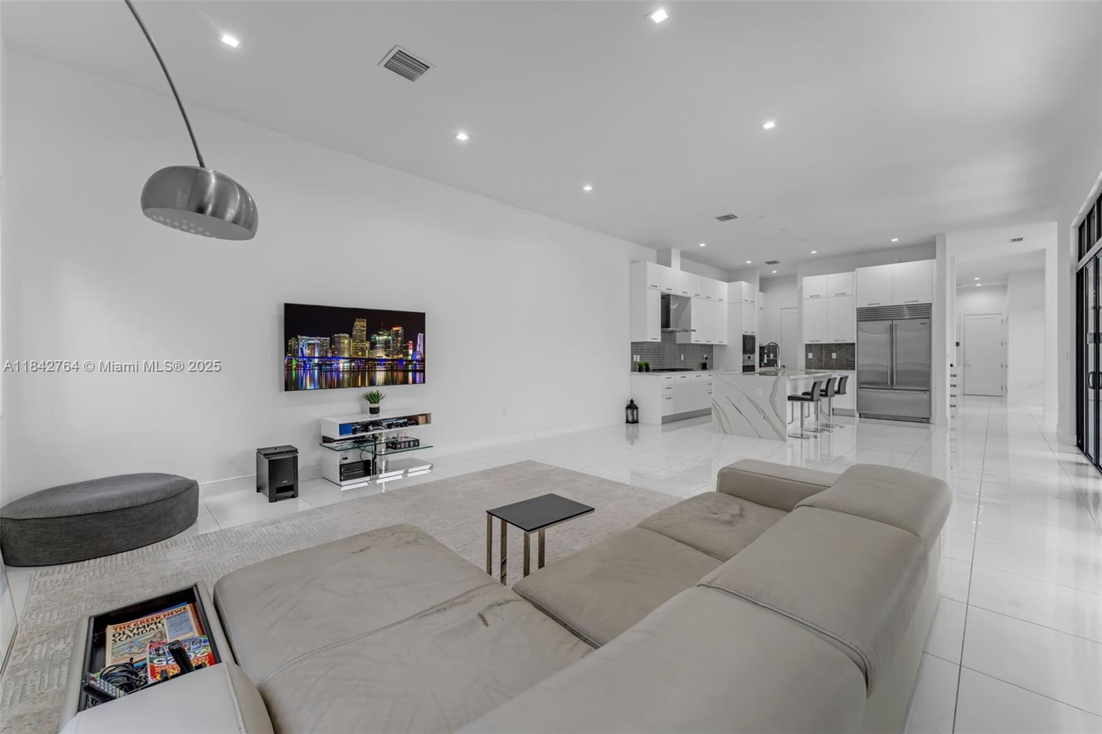 8109 NW 48th Ter