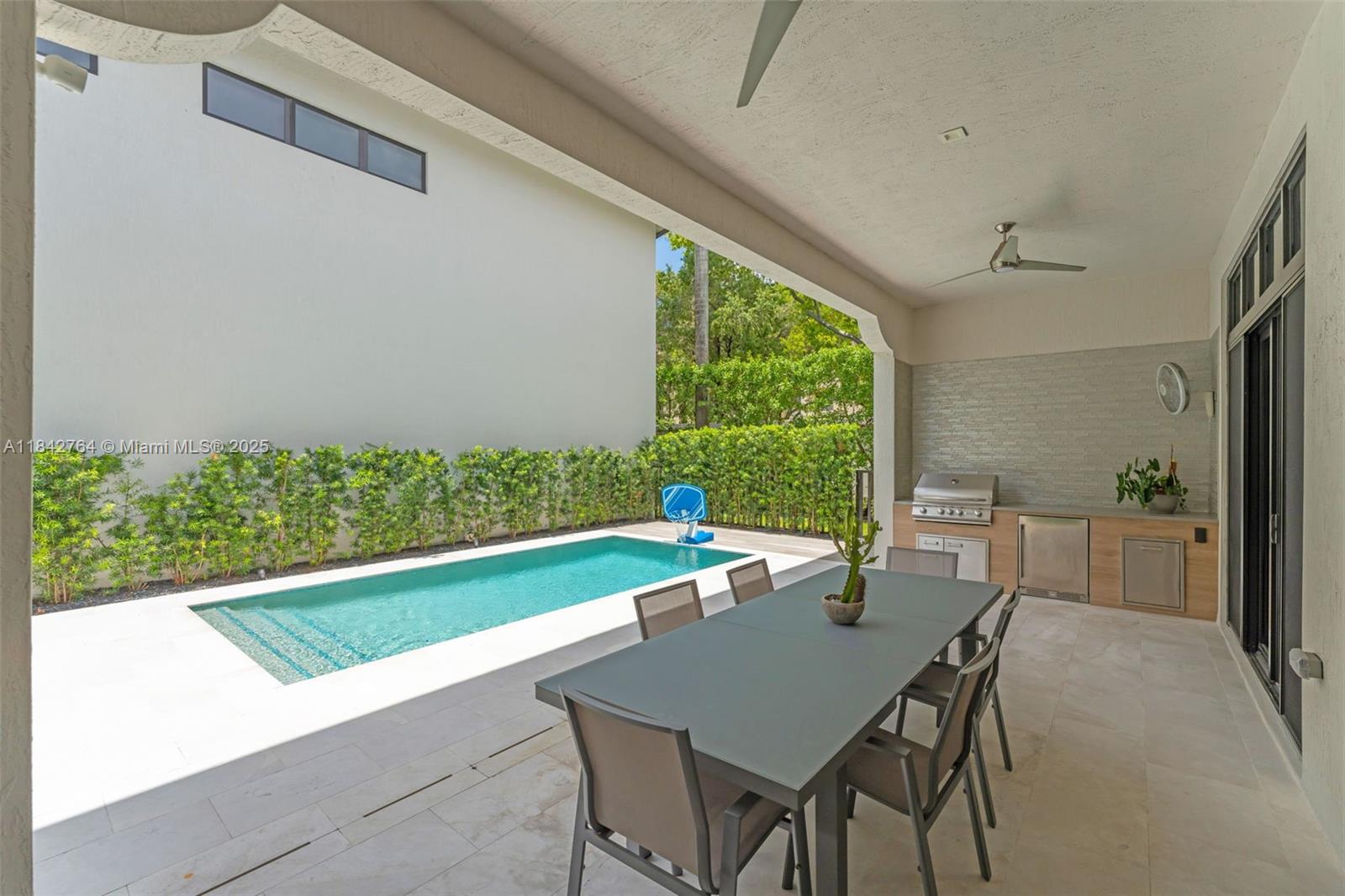 8109 NW 48th Ter
