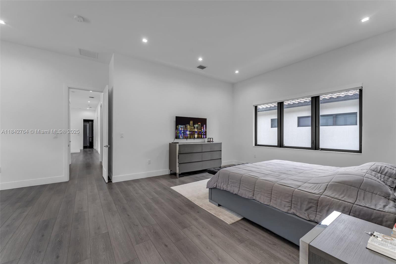 8109 NW 48th Ter