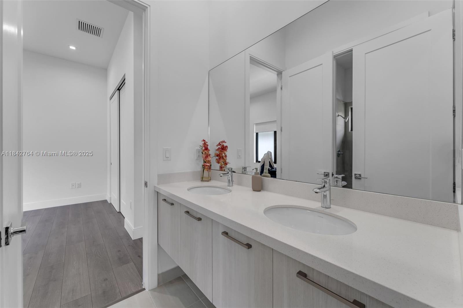 8109 NW 48th Ter