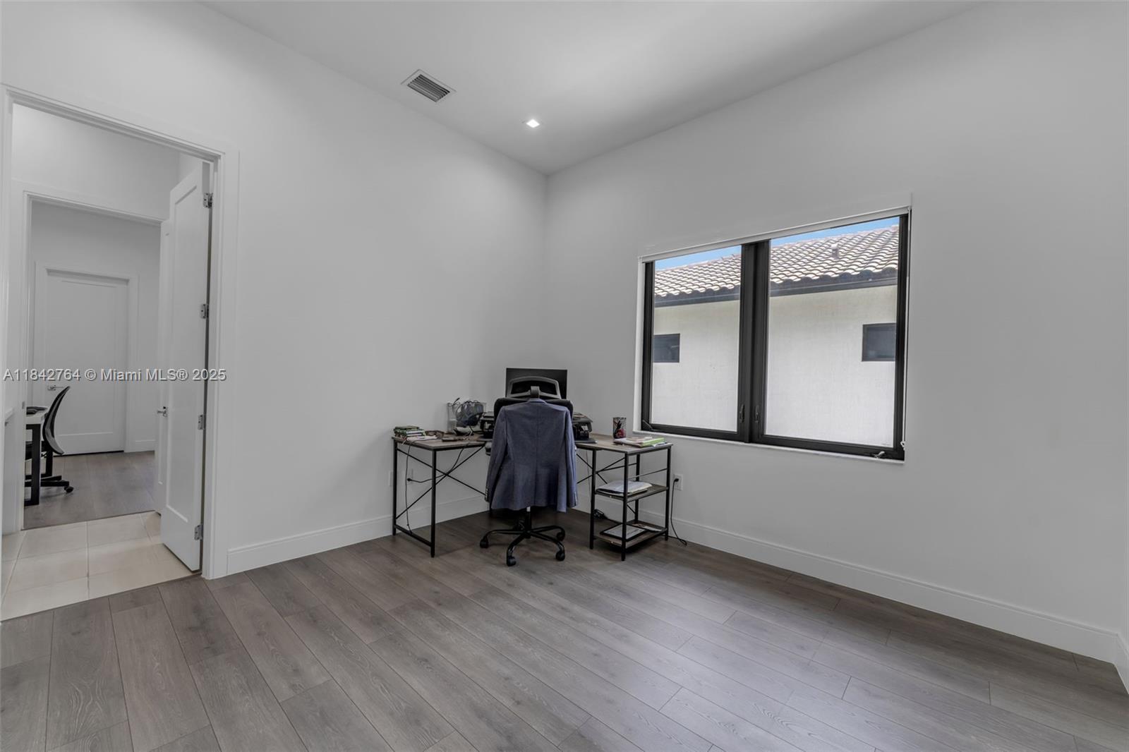8109 NW 48th Ter