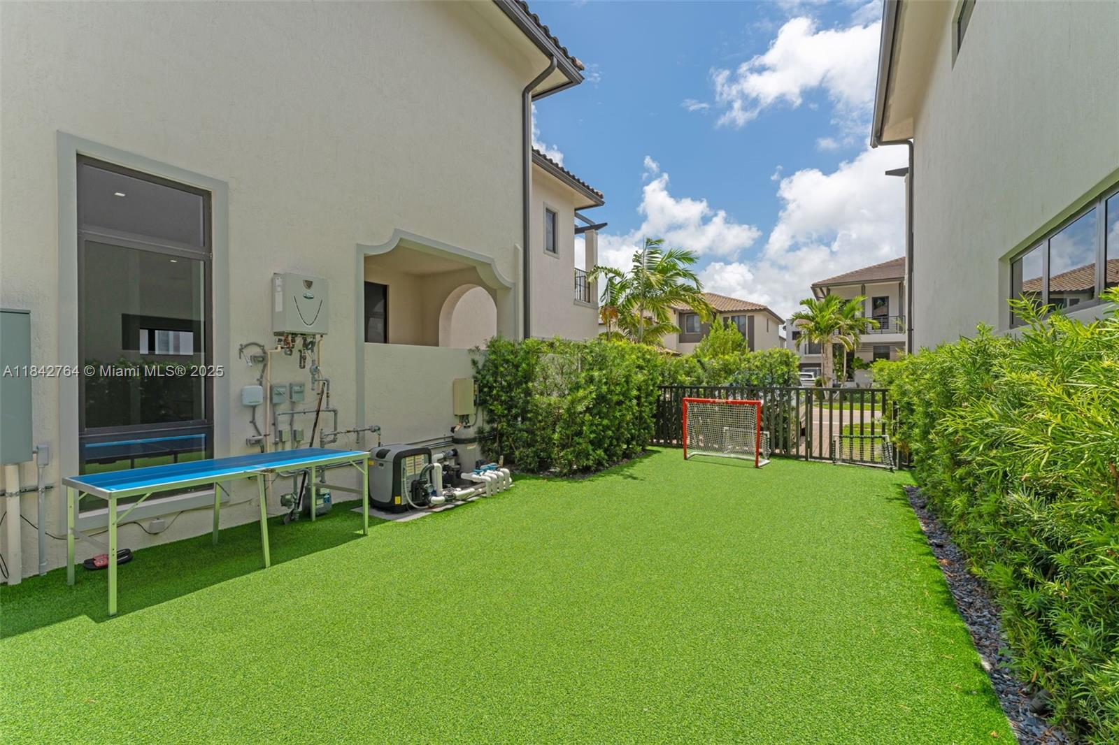 8109 NW 48th Ter