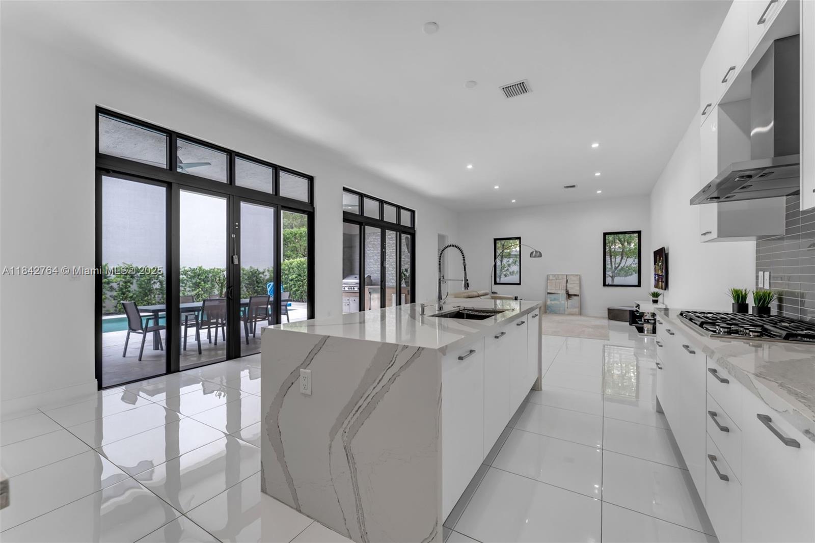 8109 NW 48th Ter