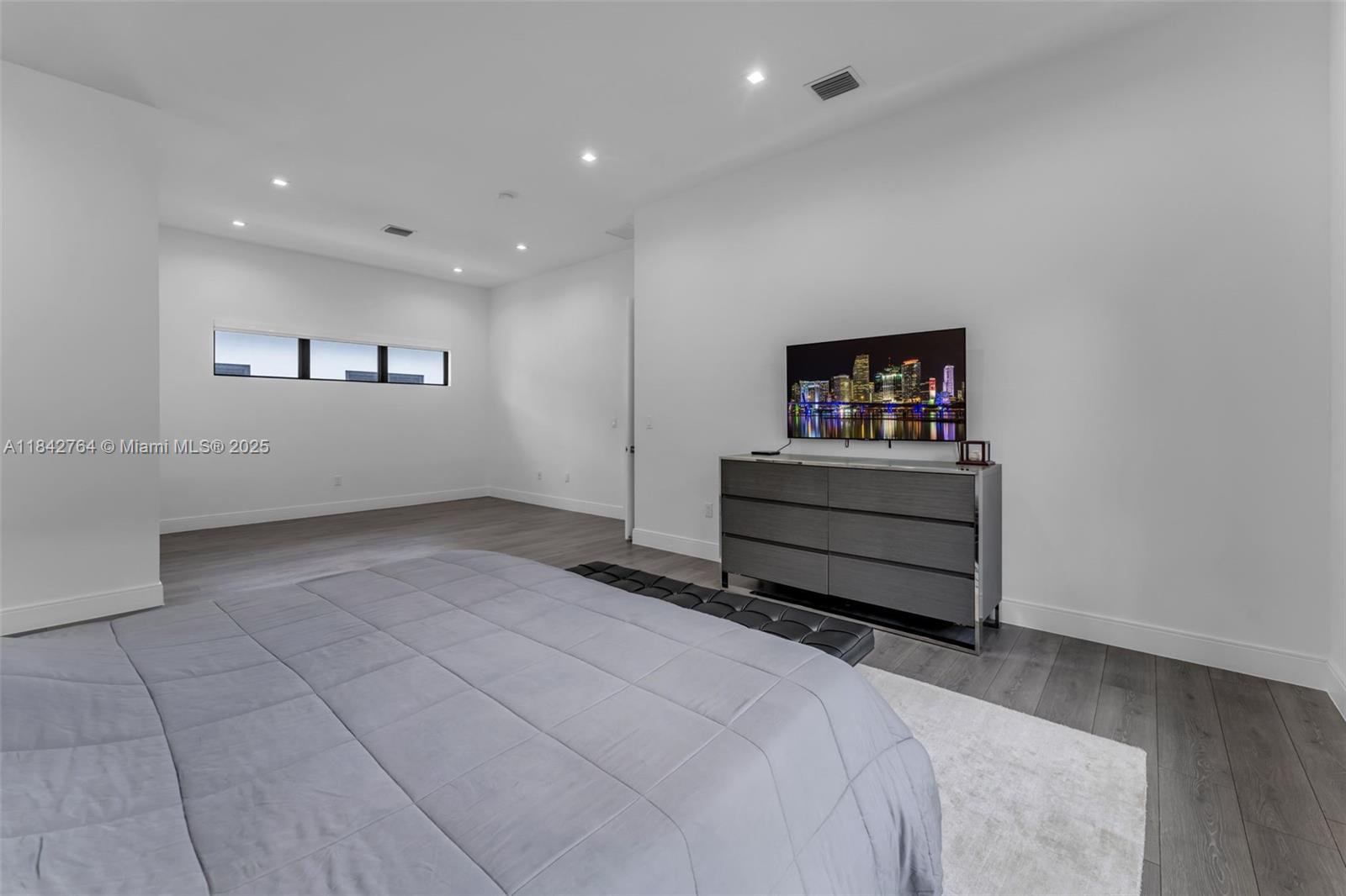 8109 NW 48th Ter